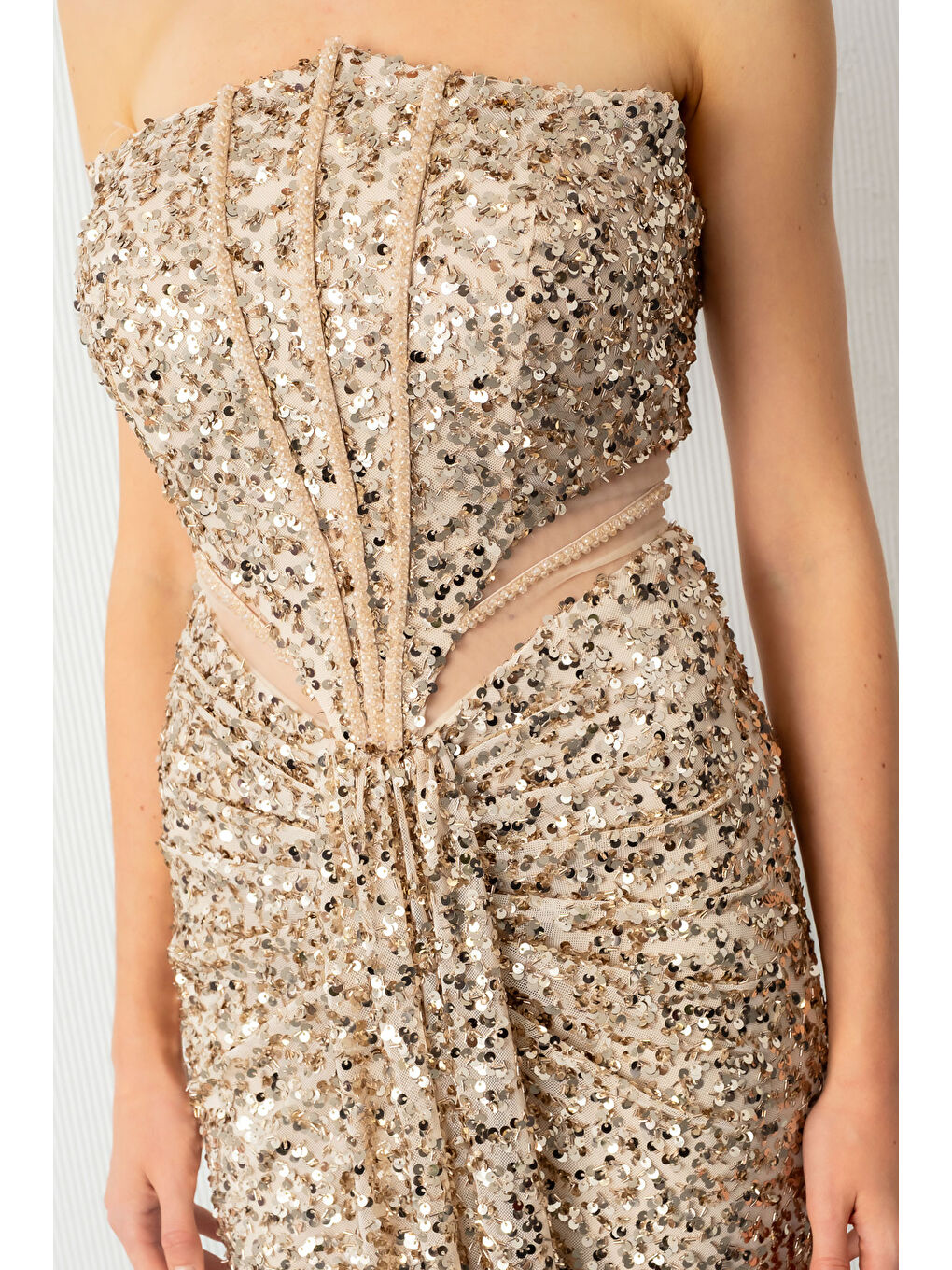 Kadın Bej Straplez Yırtmaçlı Uzun Abiye Elbise-3