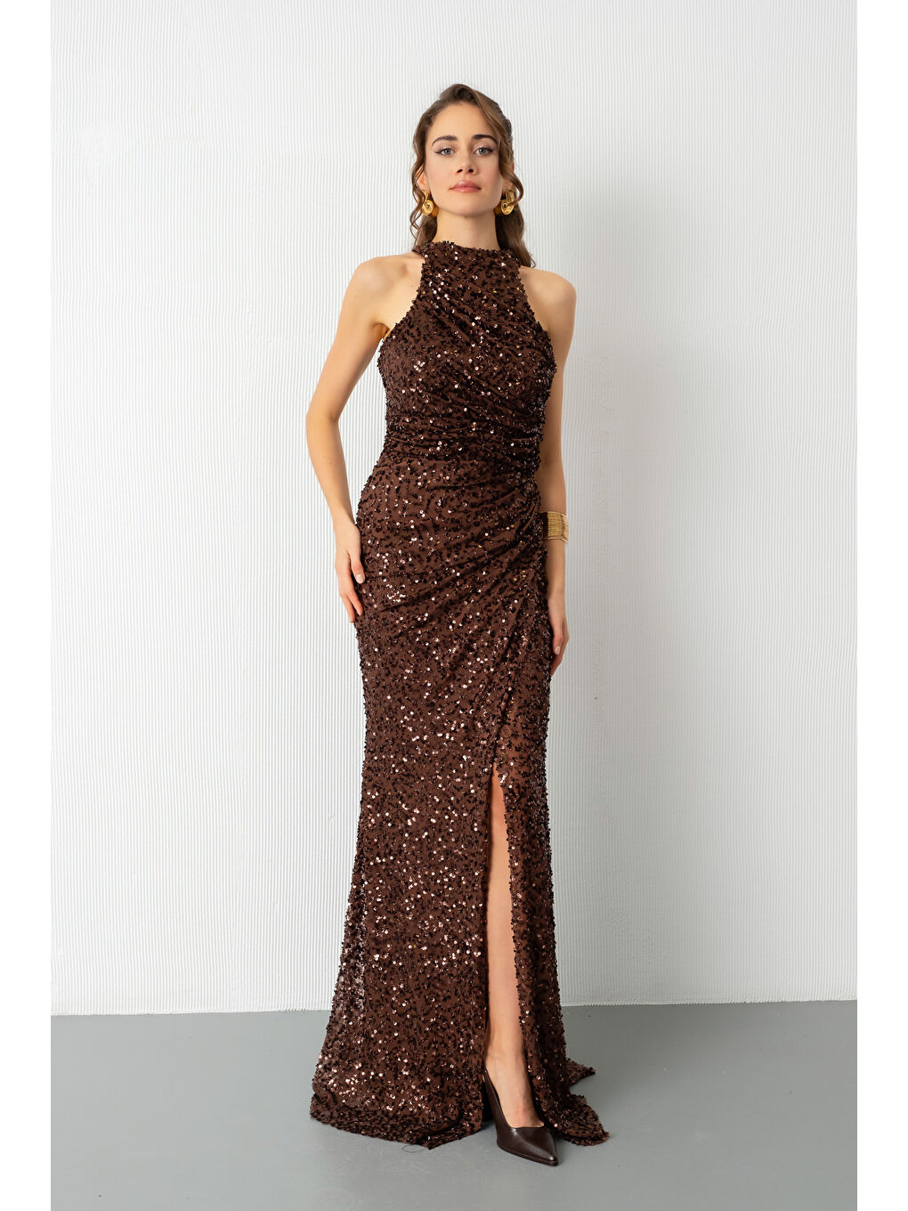 Kadın Kahverengi Dar Kalıp Pul İşlemeli Balık Abiye Elbise