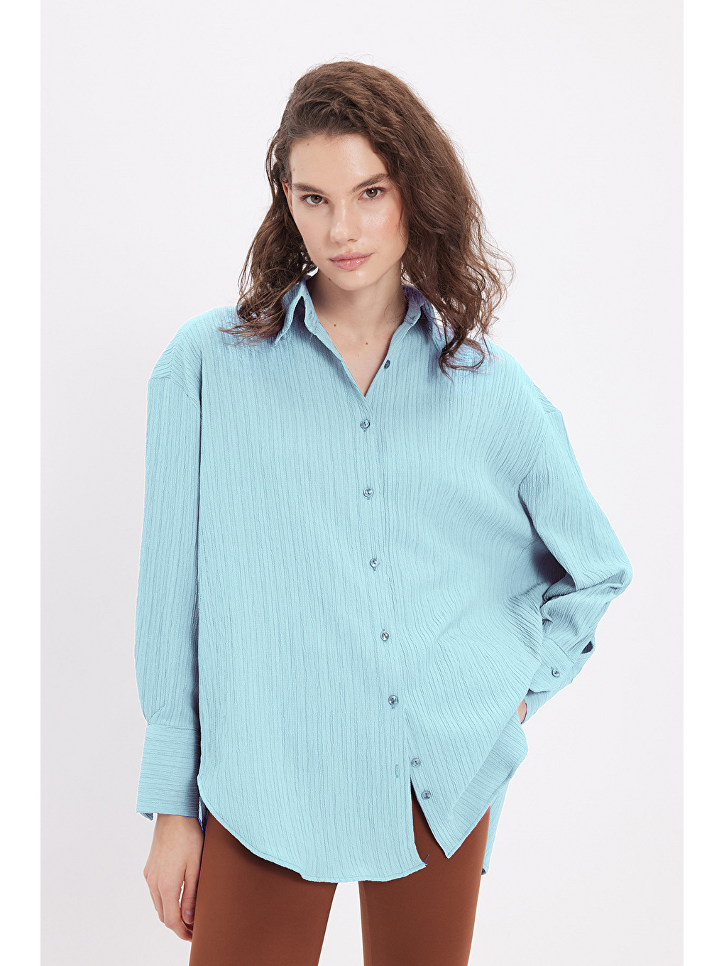 Kadın Oversize Geniş Kesim Bürümcük Pens Detaylı Uzun Kollu Dokulu Turkuaz Gömlek-6