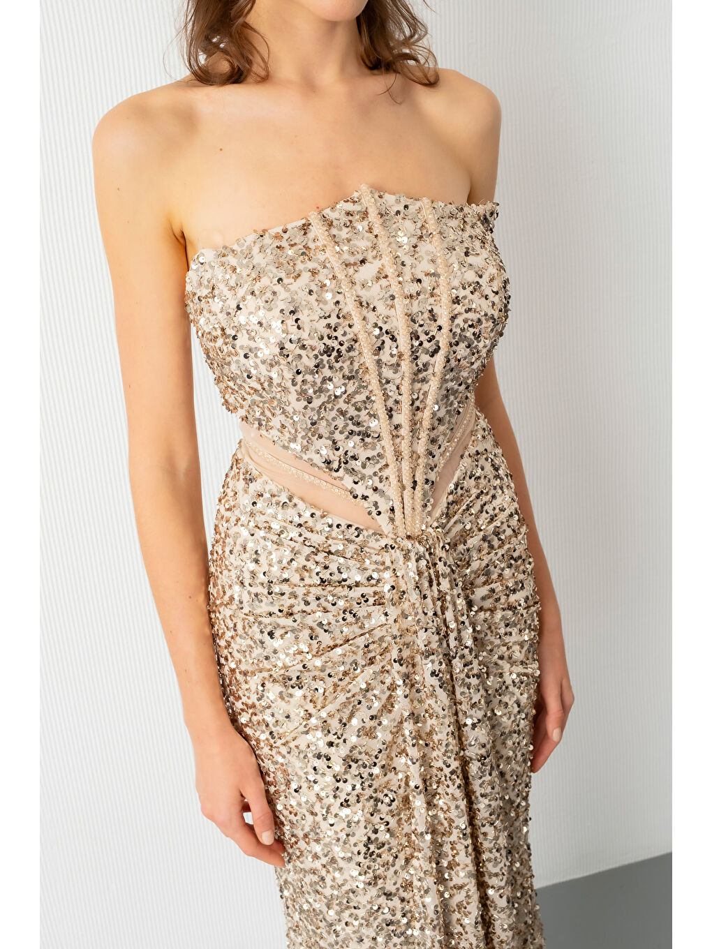 Kadın Bej Straplez Yırtmaçlı Uzun Abiye Elbise-4