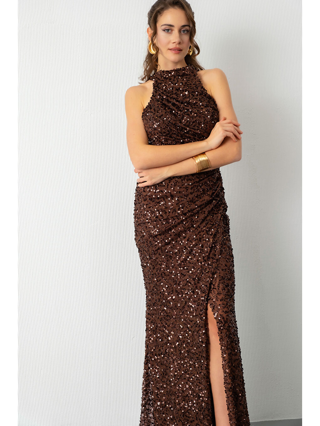 Kadın Kahverengi Dar Kalıp Pul İşlemeli Balık Abiye Elbise-1