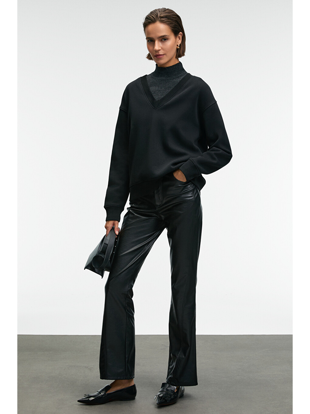 Arınel Kadın V Yaka Regular Fit Siyah Sweatshirt-2