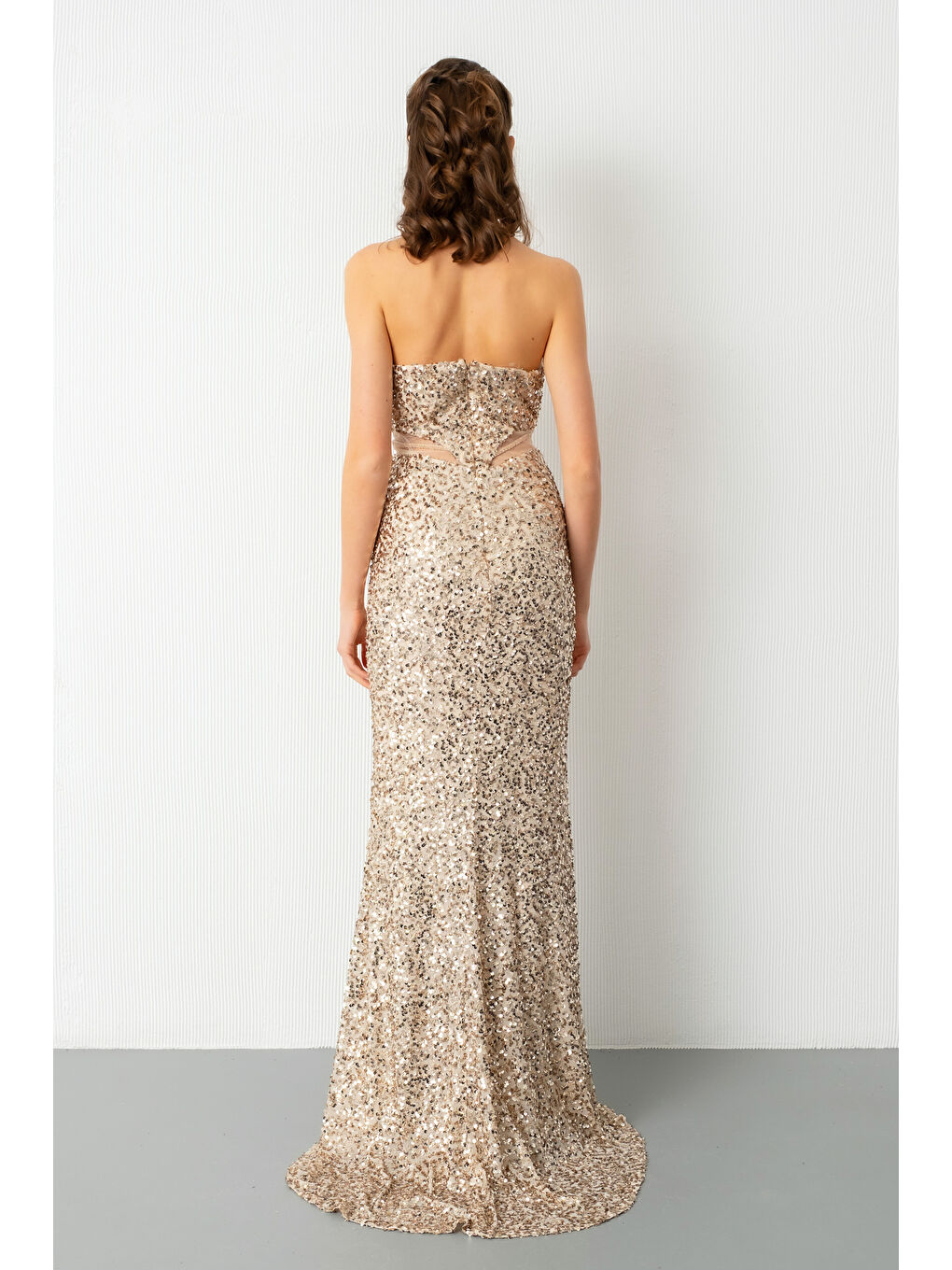 Kadın Bej Straplez Yırtmaçlı Uzun Abiye Elbise-5