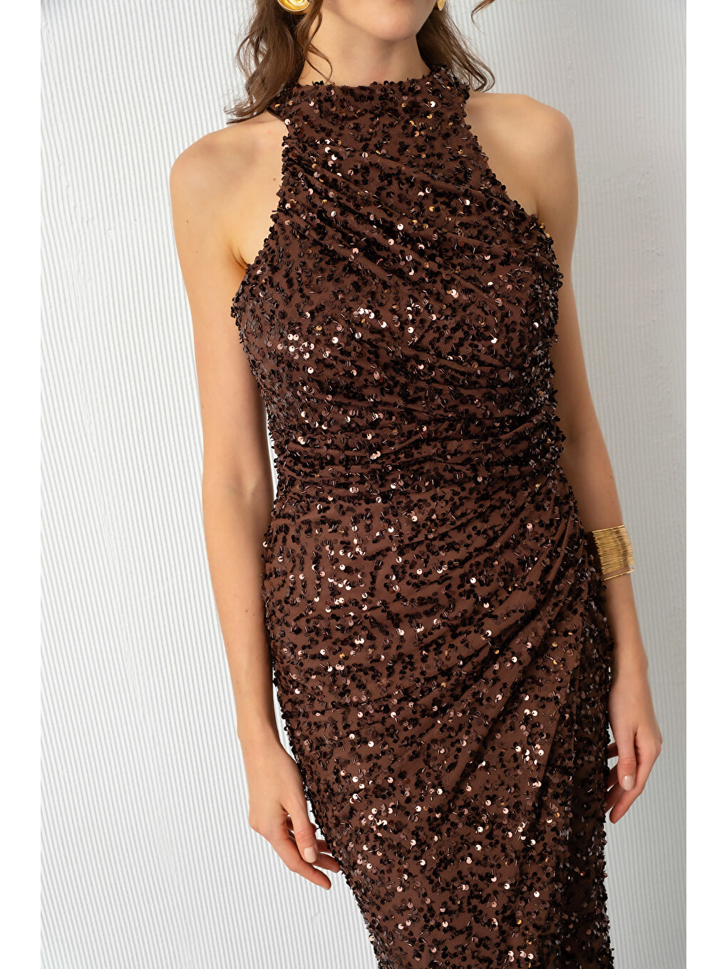 Kadın Kahverengi Dar Kalıp Pul İşlemeli Balık Abiye Elbise-3