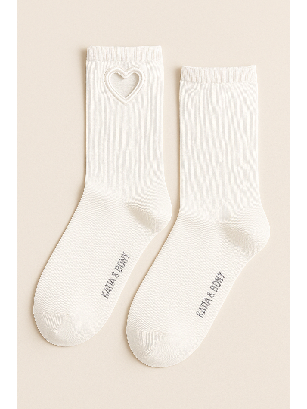 Kadın Kalp Pencereli Soket Çorap Beyaz