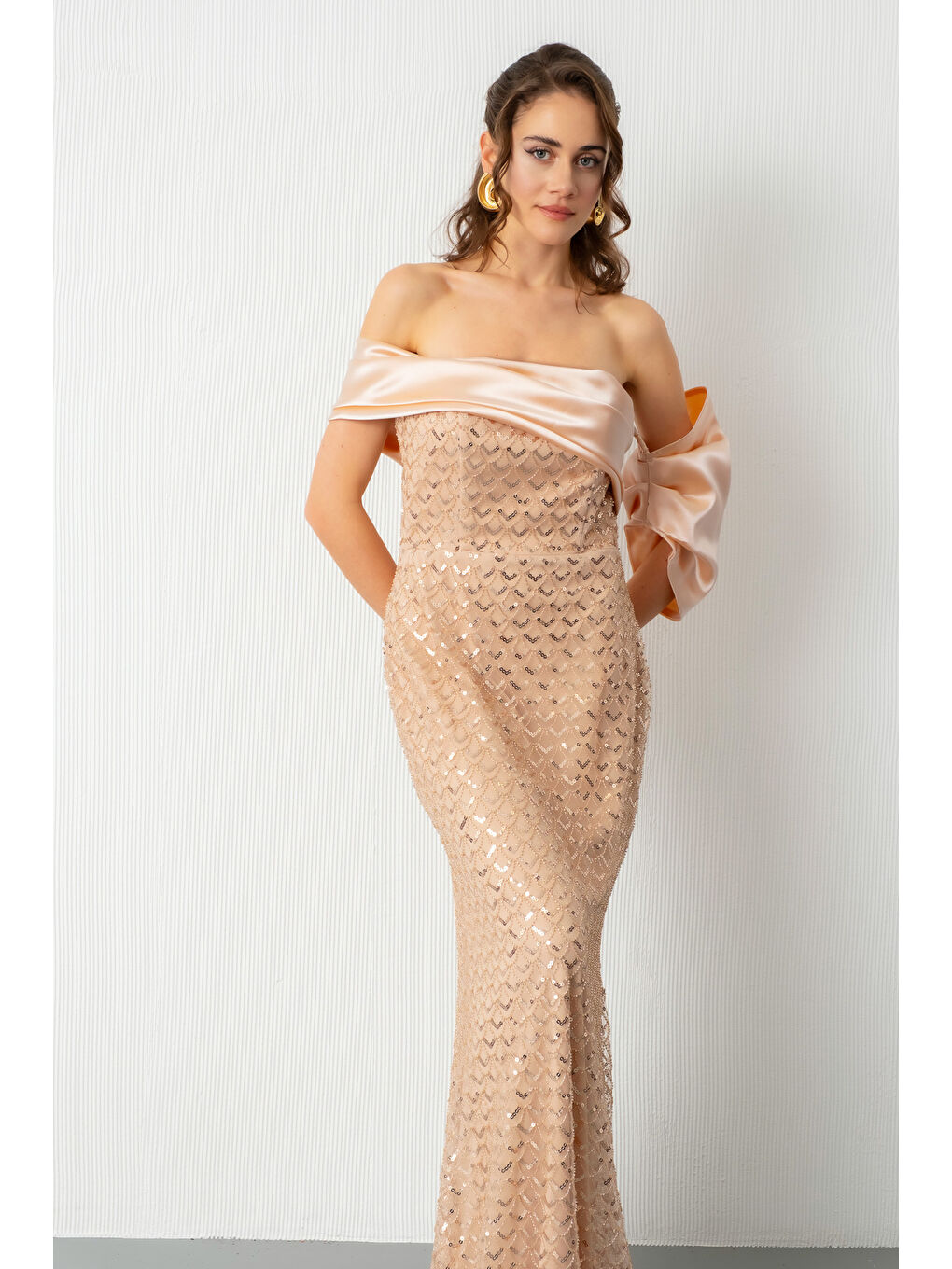 Sarı Kadın Gold Yaka Detay Boncuklu Uzun Abiye Elbise-2