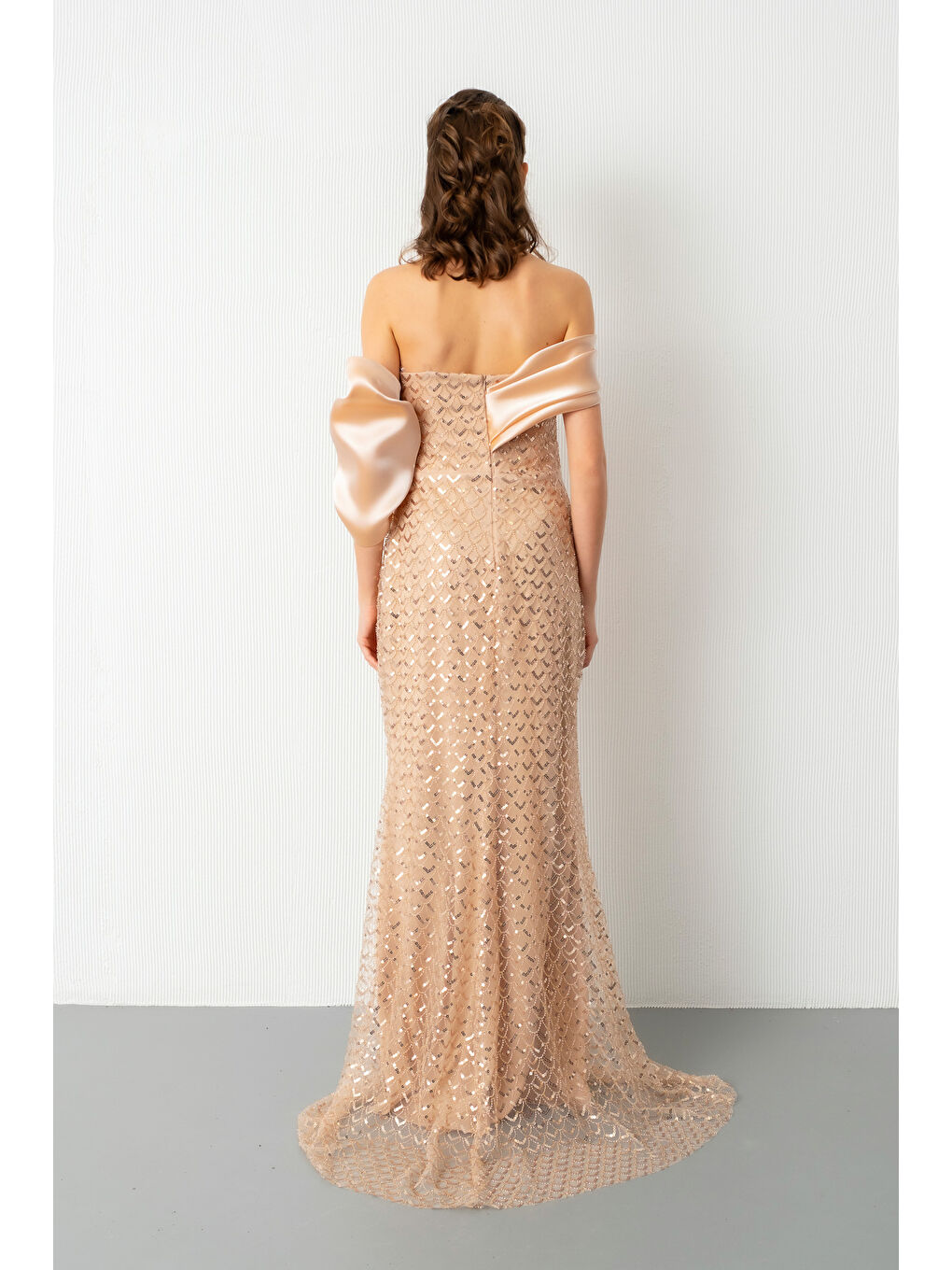 Sarı Kadın Gold Yaka Detay Boncuklu Uzun Abiye Elbise-5