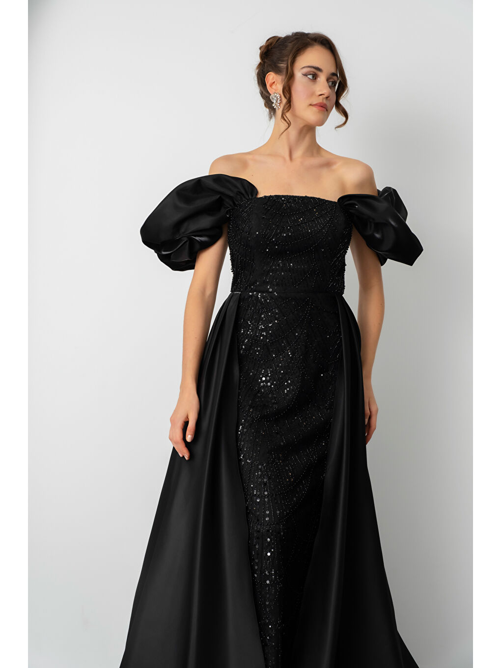 Kadın Siyah Kayık Yaka Saten Kuyruklu Uzun Boncuklu Abiye-2