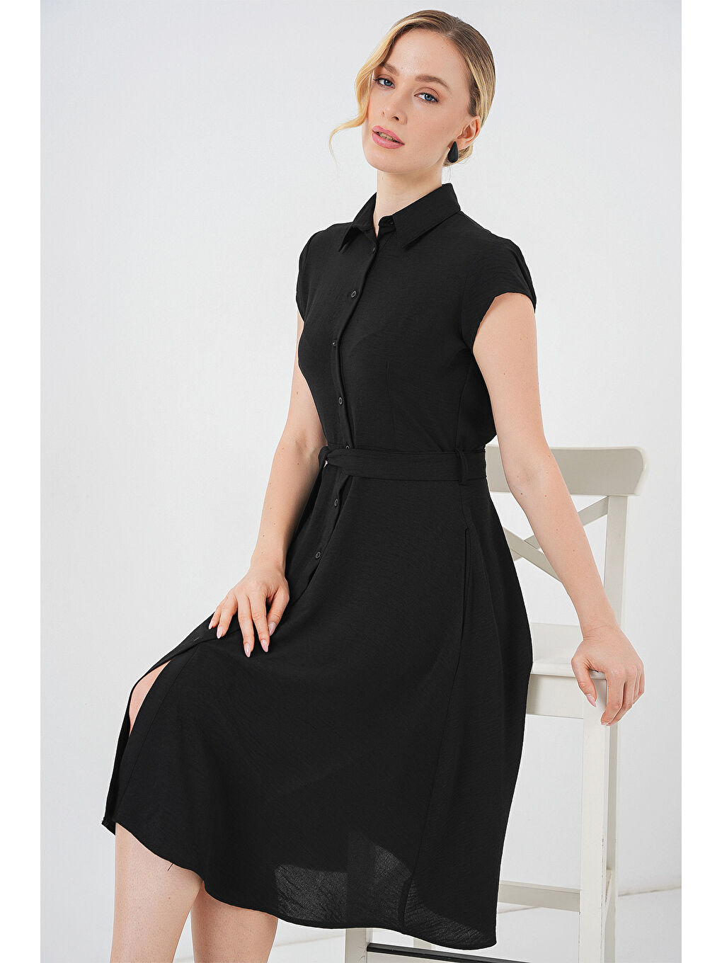 1677 Boydan Düğmeli Kuşaklı Elbise - Siyah