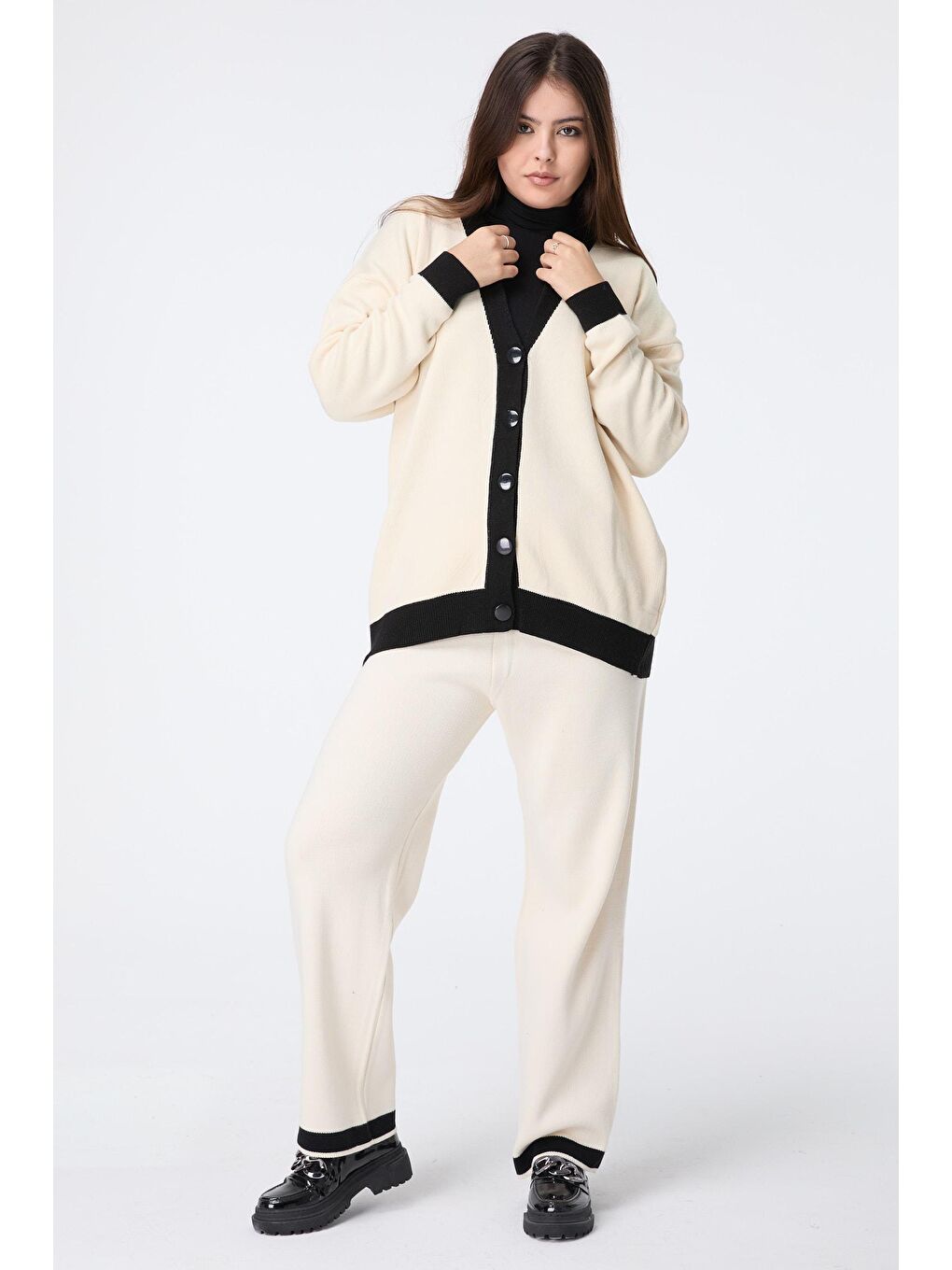 Kruvaze Yaka Kadın Bej Triko Takım - 23481-1