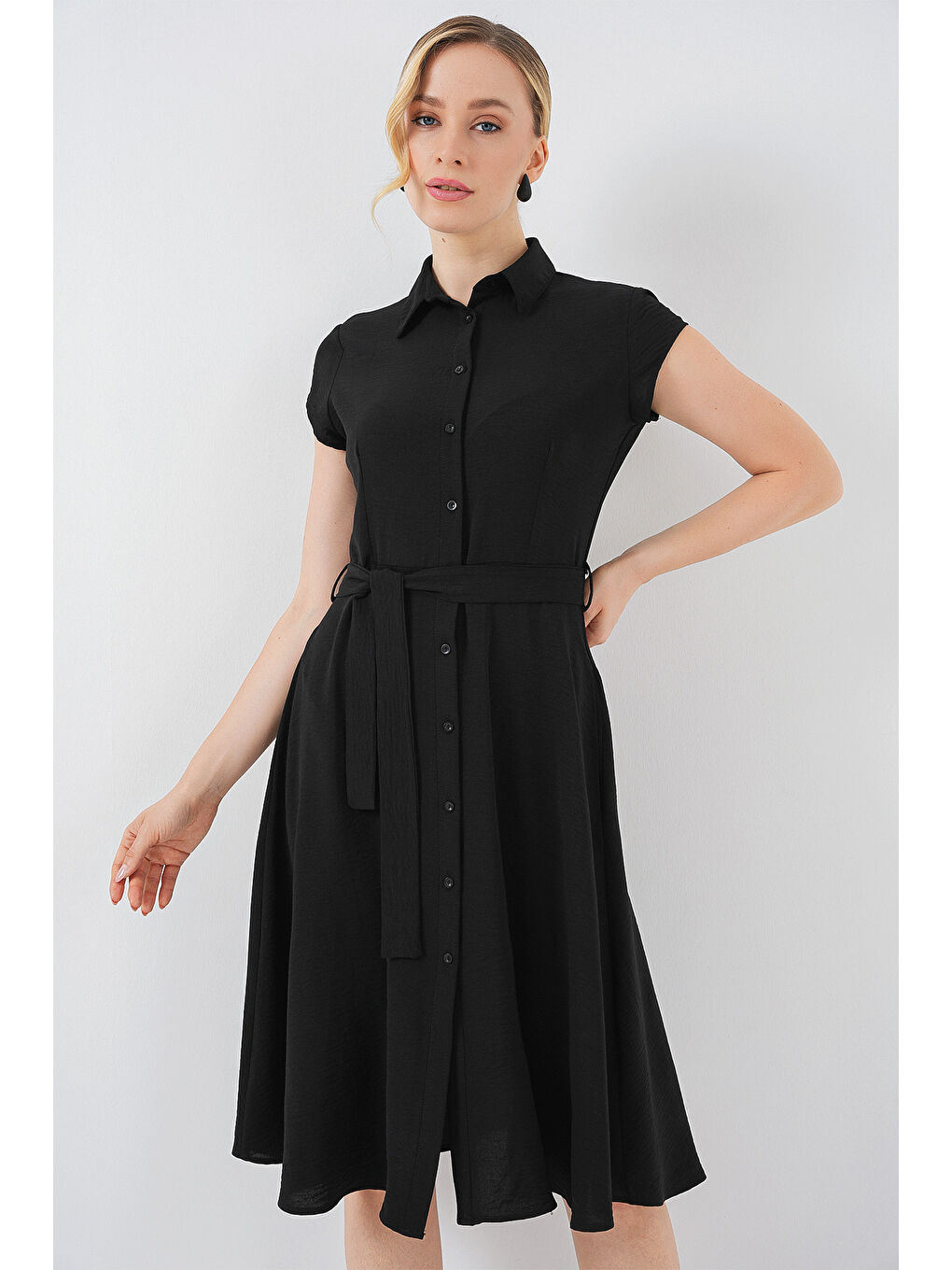 1677 Boydan Düğmeli Kuşaklı Elbise - Siyah-1