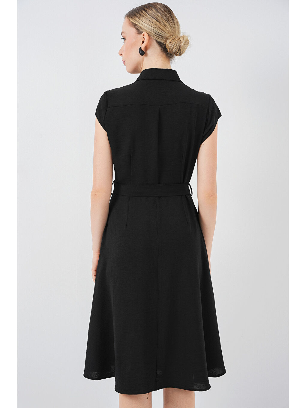 1677 Boydan Düğmeli Kuşaklı Elbise - Siyah-5