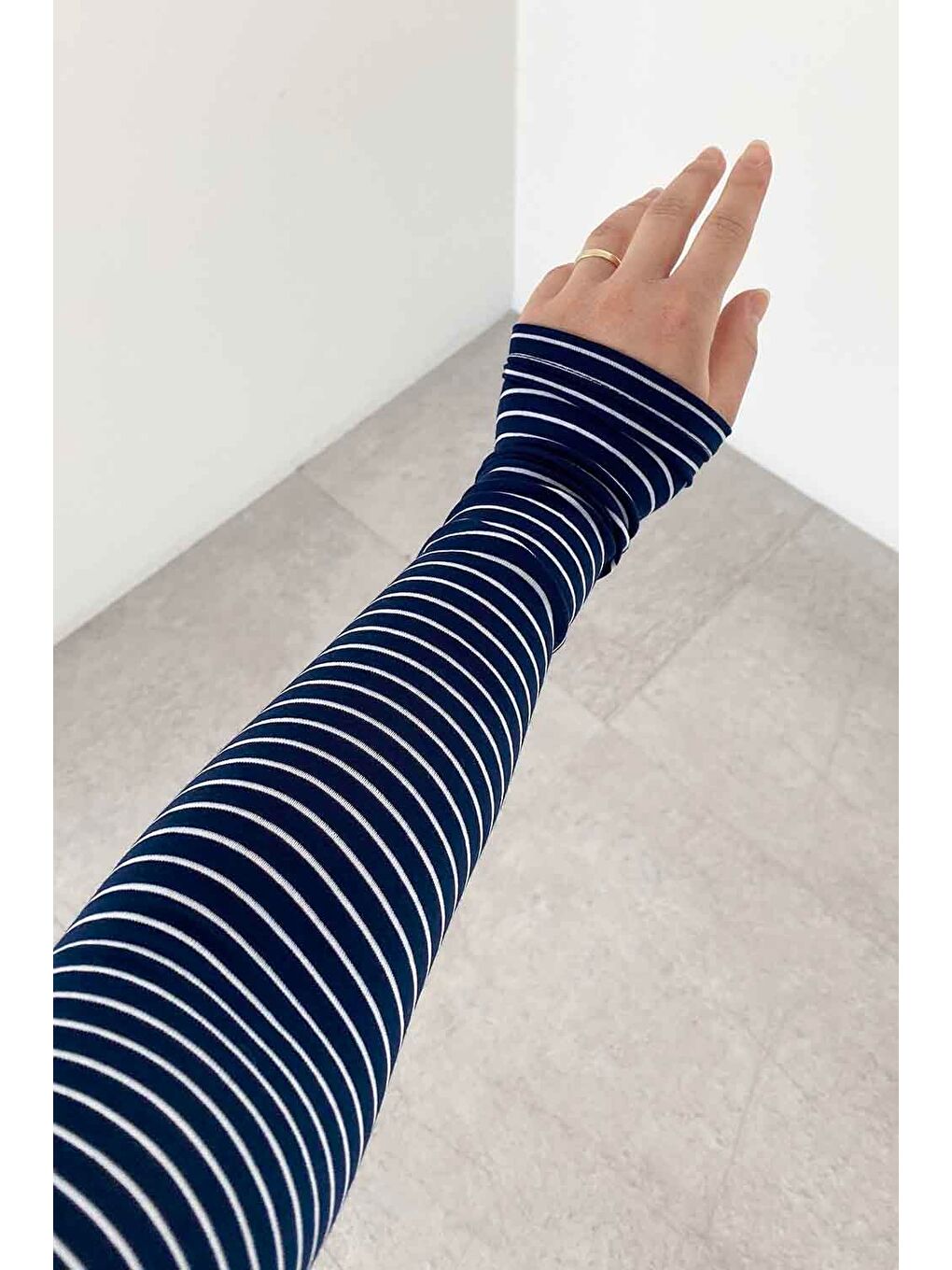 Balıkçı Yaka İnce Çizgili Body Lacivert-3