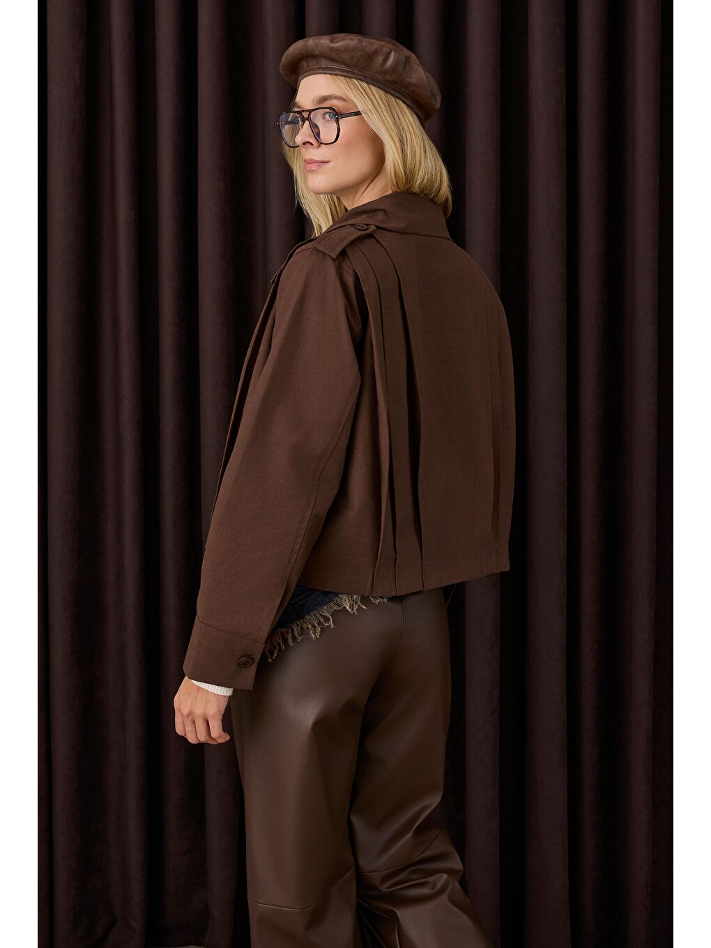 Kahverengi Kısa Pileli Ceket Acı Kahve-3