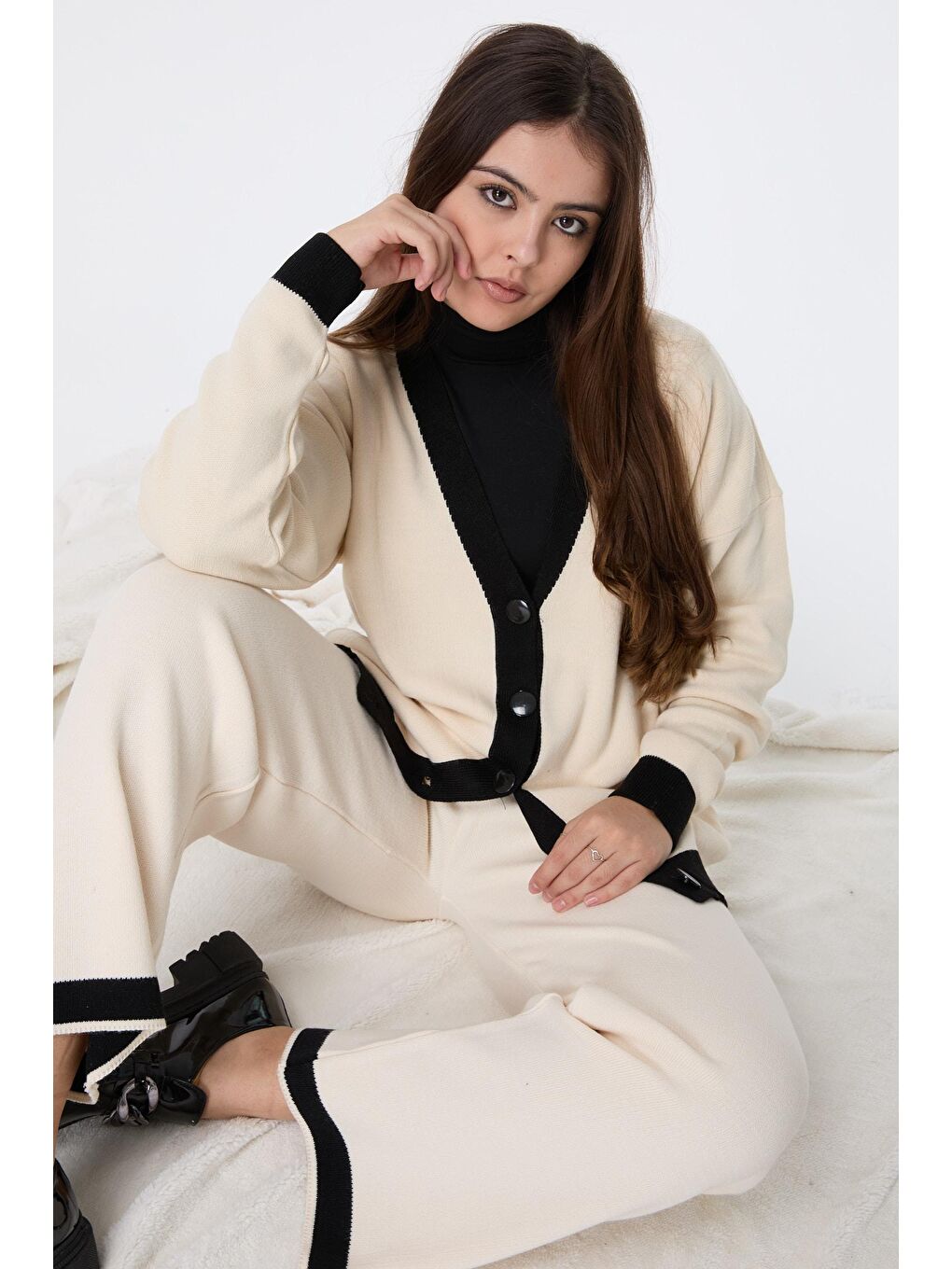 Kruvaze Yaka Kadın Bej Triko Takım - 23481-3