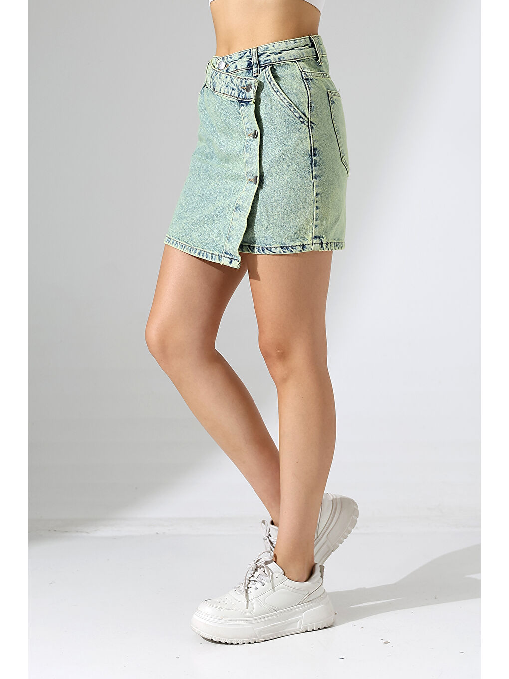 Düğme Detaylı Jean Mini Etek – Açık Mavi