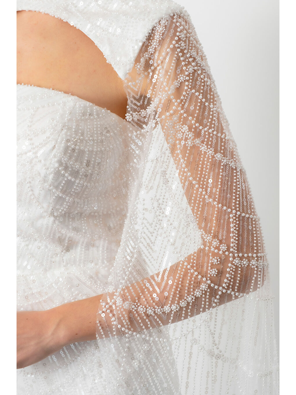 Kadın Beyaz Şallı Uzun Kol Dik Yaka Boncuklu Abiye-3