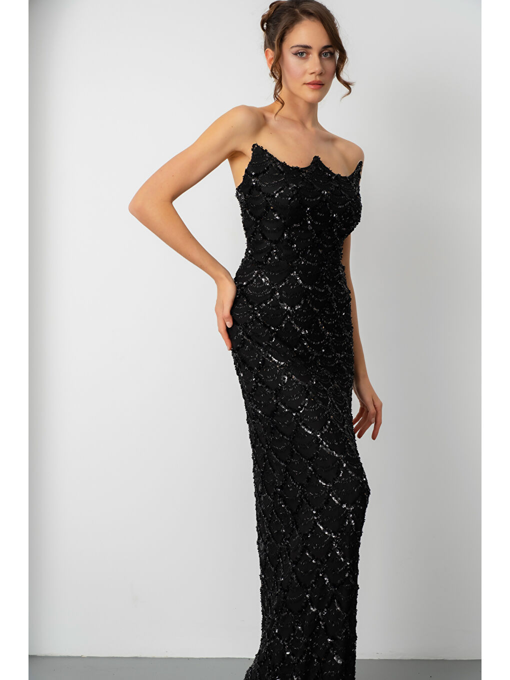 Kadın Siyah Straplez Boncuk İşlemeli Uzun Abiye Elbise-2