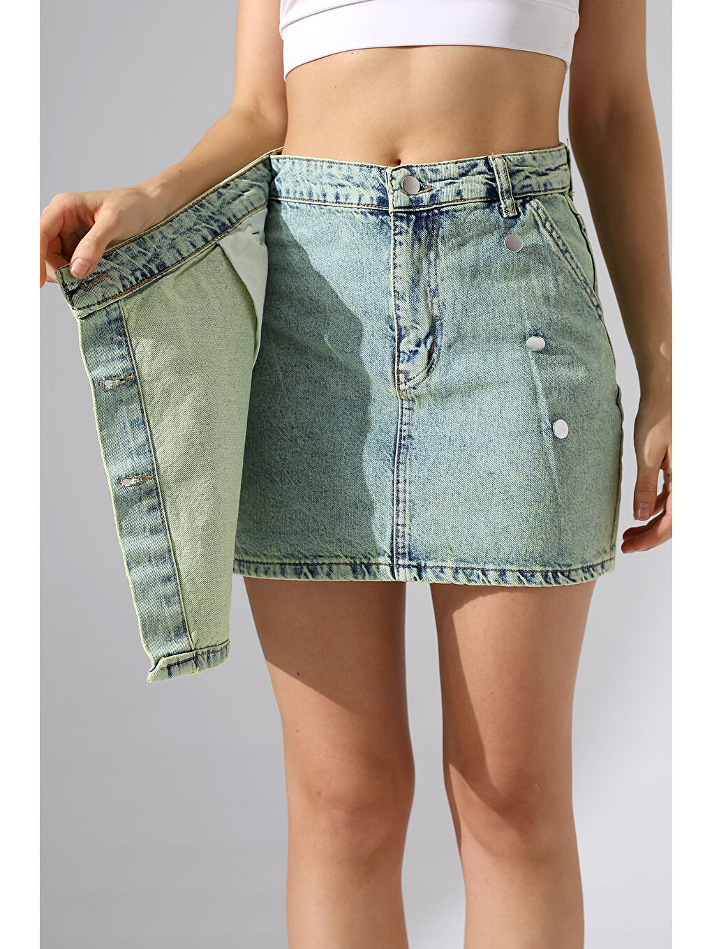 Düğme Detaylı Jean Mini Etek – Açık Mavi-4