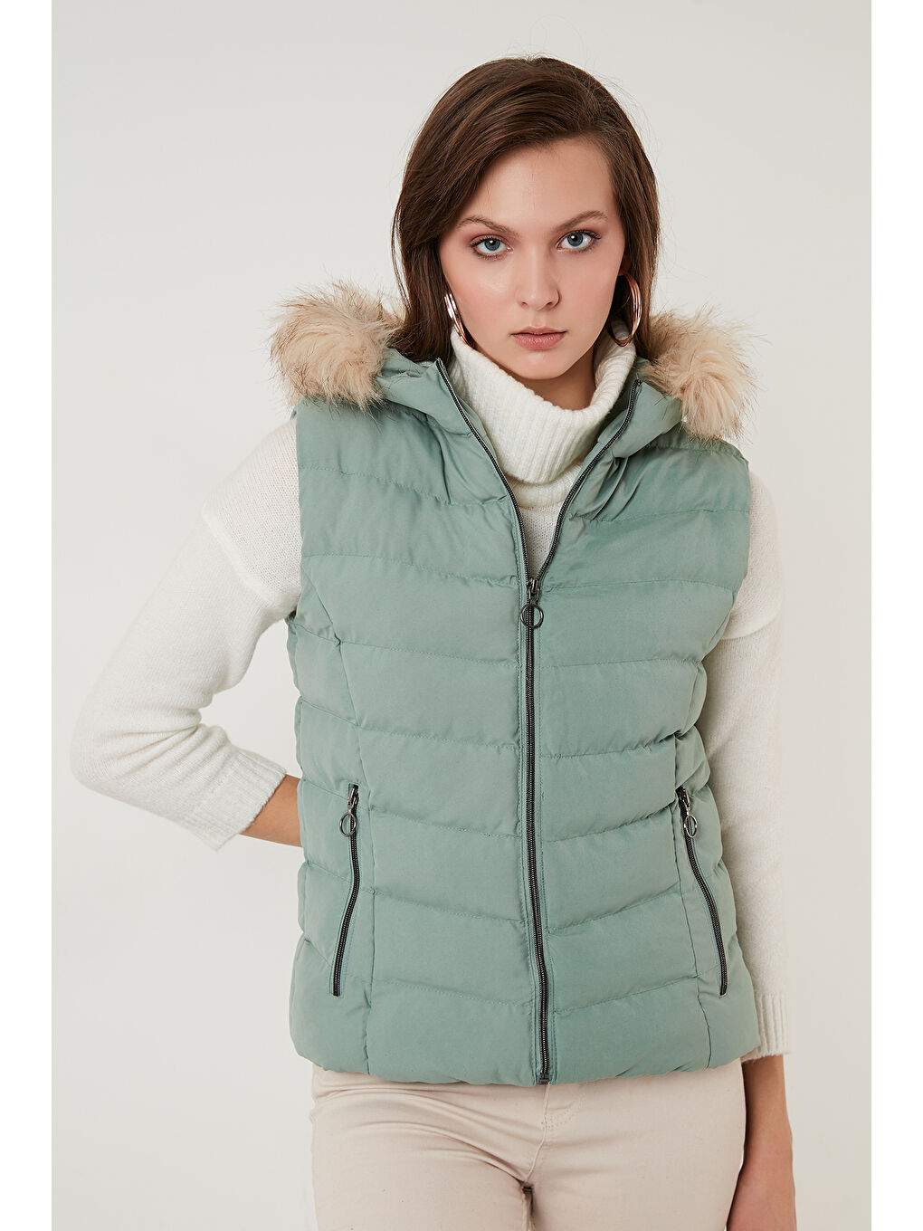 Yeşil Tüylü Kapüşonlu Cepli Şişme Yelek 497GIA-3