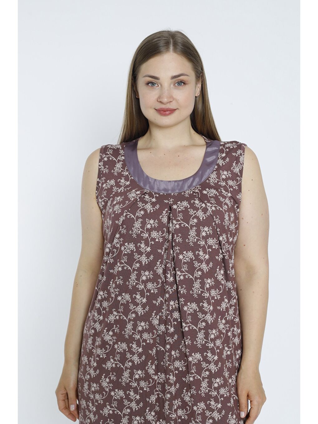 Kahverengi Desenli Saten Detaylı Askılı Büyük Beden Elastanlı Viskon Gecelik-1