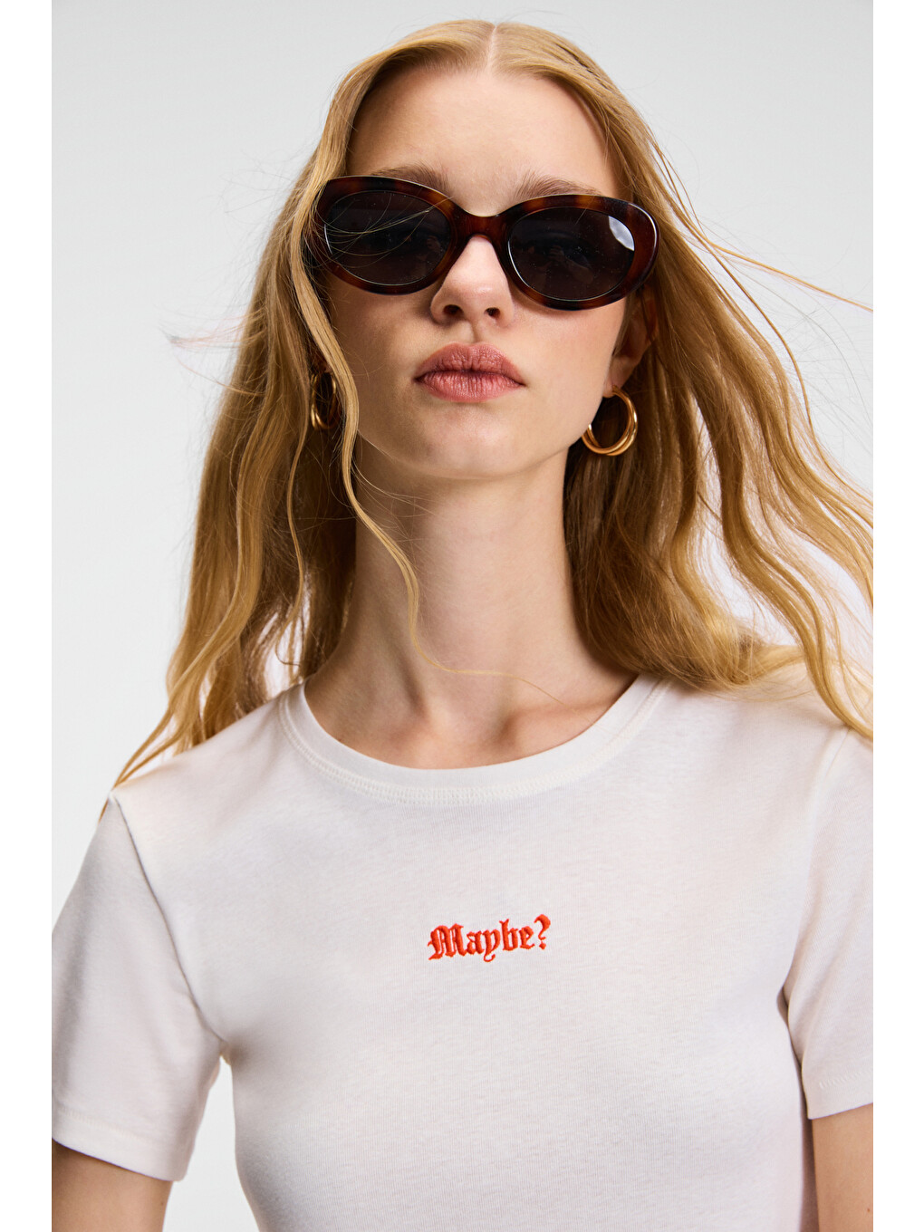 Zeraya Kadın Bisiklet Yaka Kısa Kollu Önde Nakış Detaylı Crop Beyaz T-shirt-1