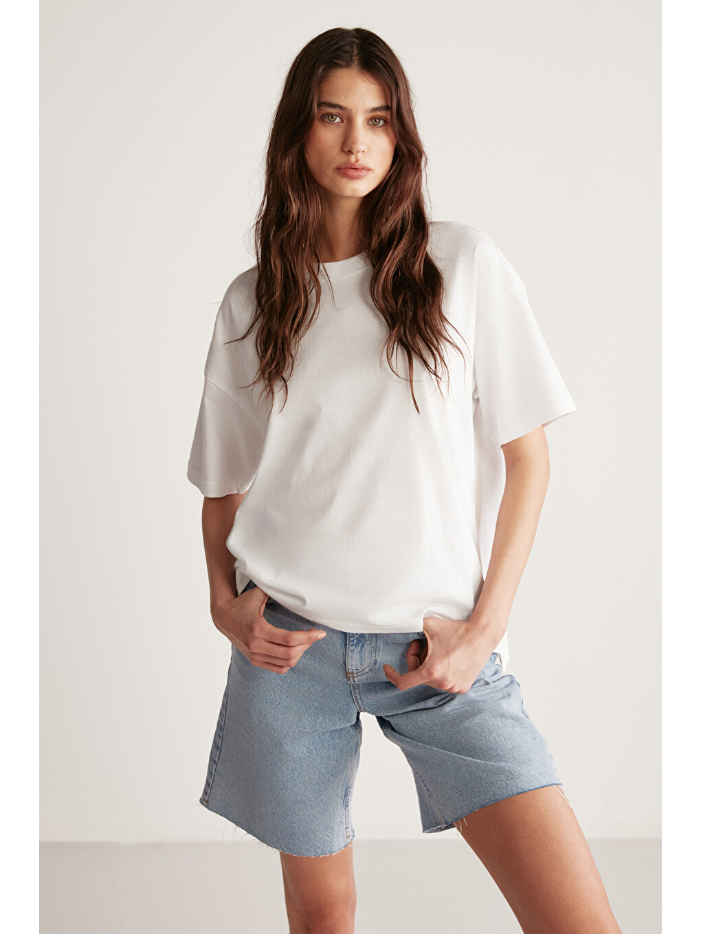Beyaz Jemmy Kadın %100 Organik Pamuk Relaxed Fit Yırtmaçlı Yuvarlak Yakalı BEYAZ T-Shirt-3