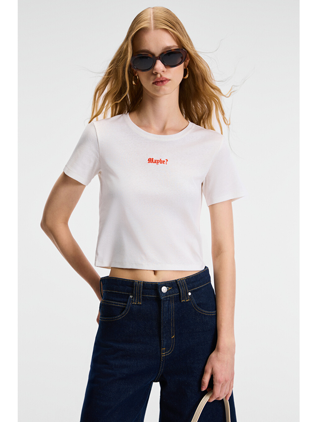 Zeraya Kadın Bisiklet Yaka Kısa Kollu Önde Nakış Detaylı Crop Beyaz T-shirt-2