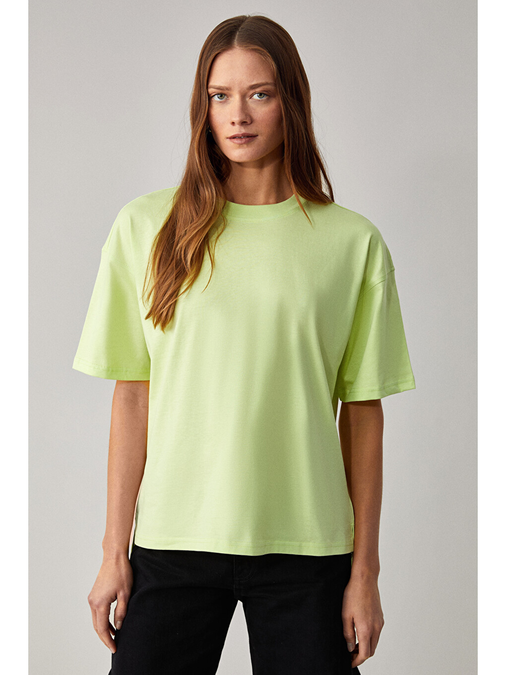 Yeşil Jemmy Kadın %100 Organik Pamuk Relaxed Fit Yırtmaçlı Yuvarlak Yakalı NEONYEŞİL-YEŞİL T-Shirt