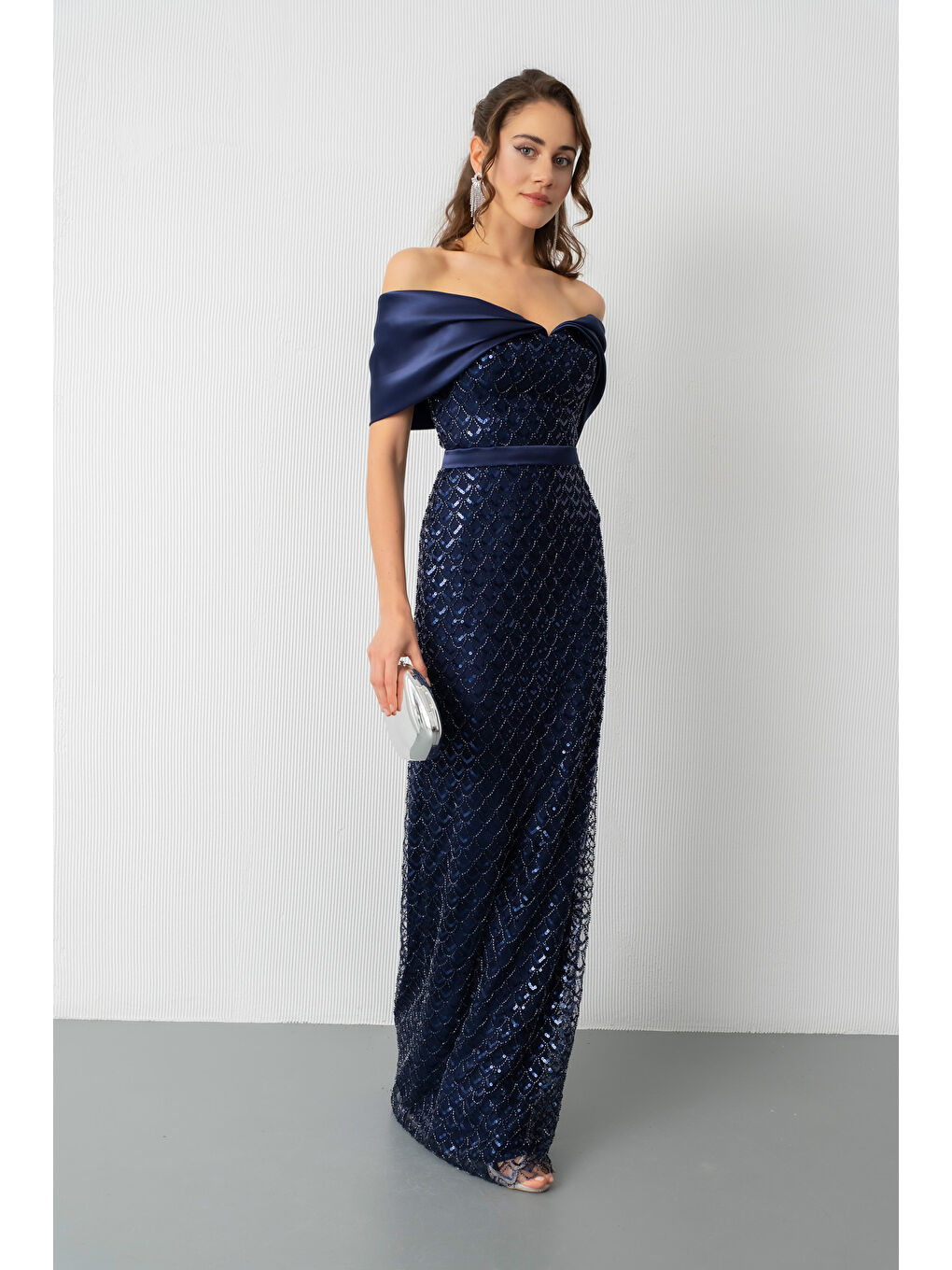 Kadın Lacivert Yaka Organze Detay Pul Payetli Uzun Abiye Elibse