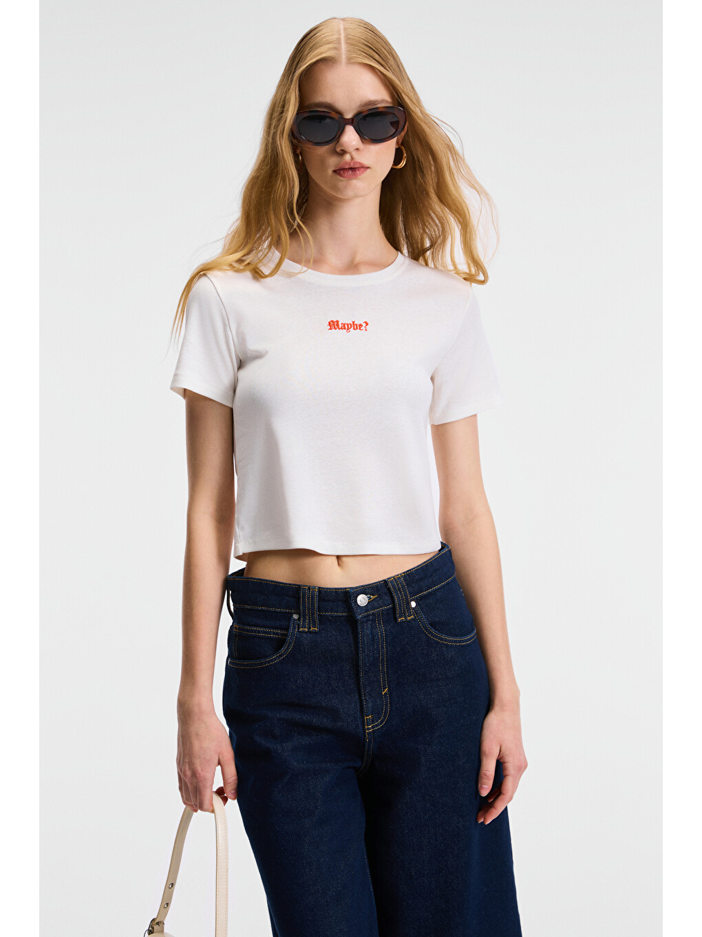 Zeraya Kadın Bisiklet Yaka Kısa Kollu Önde Nakış Detaylı Crop Beyaz T-shirt-3