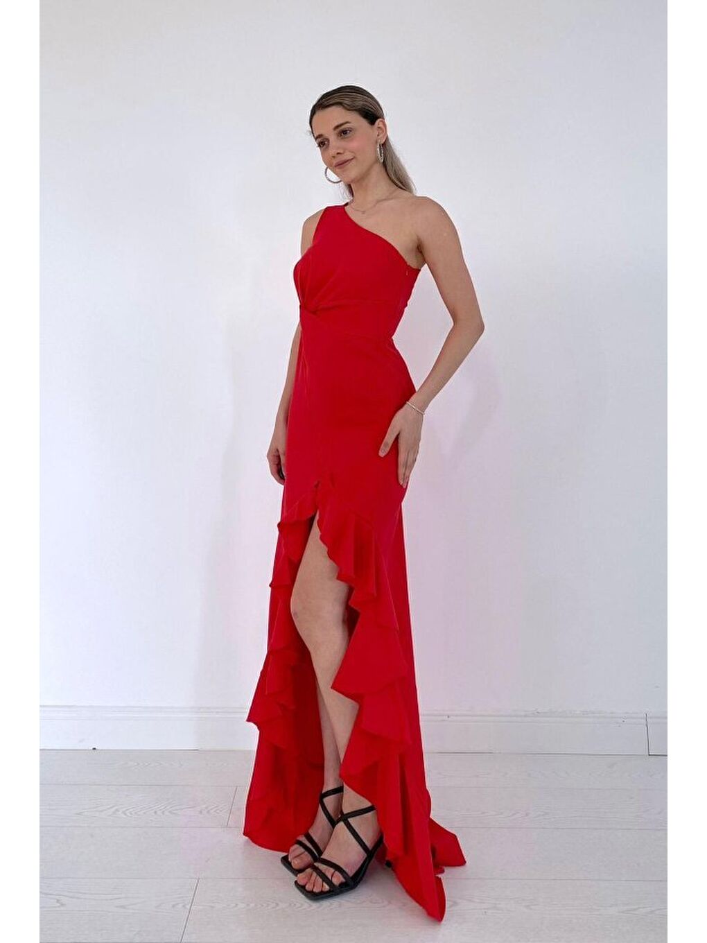 Kırmızı Yırtmaçlı Volanlı Elbise-1