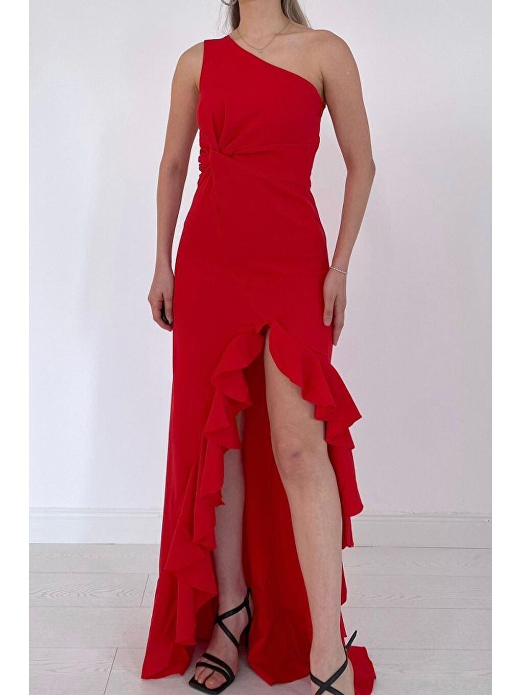 Kırmızı Yırtmaçlı Volanlı Elbise-3