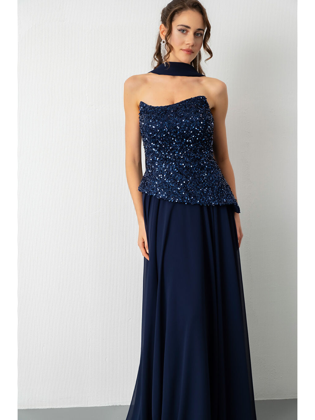 Kadın Lacivert Straplez Pul Payet Piliseli Uzun Abiye Elbise-1