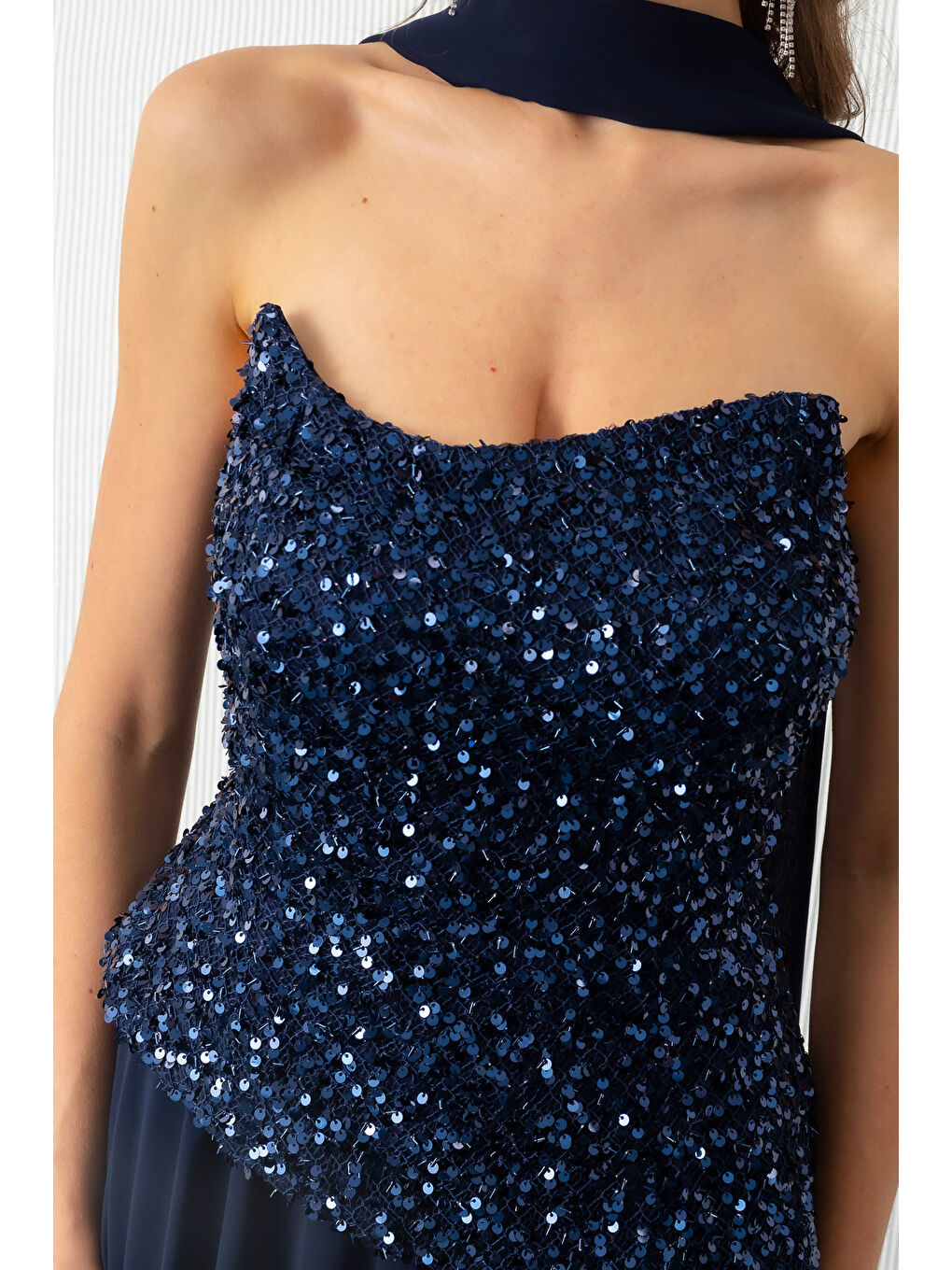 Kadın Lacivert Straplez Pul Payet Piliseli Uzun Abiye Elbise-2