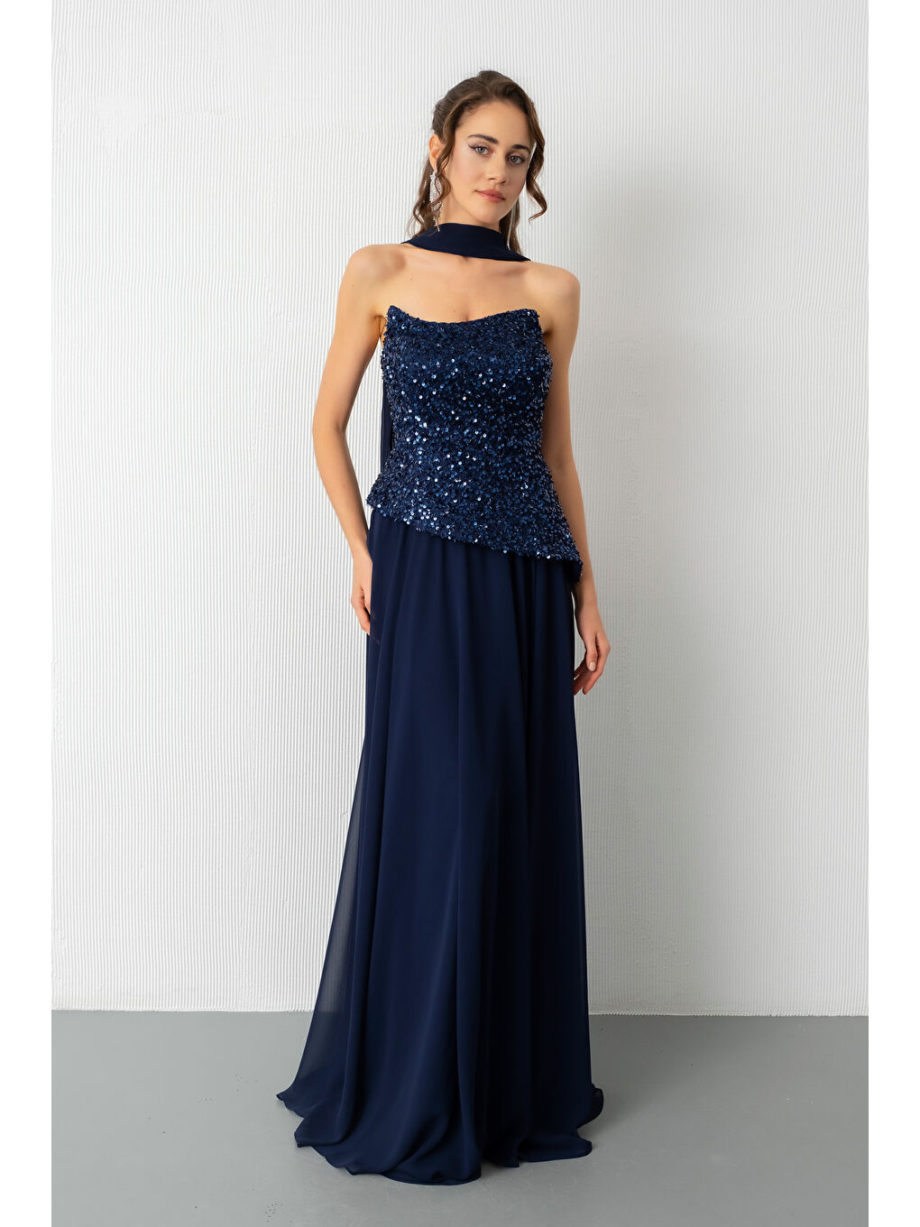 Kadın Lacivert Straplez Pul Payet Piliseli Uzun Abiye Elbise-3