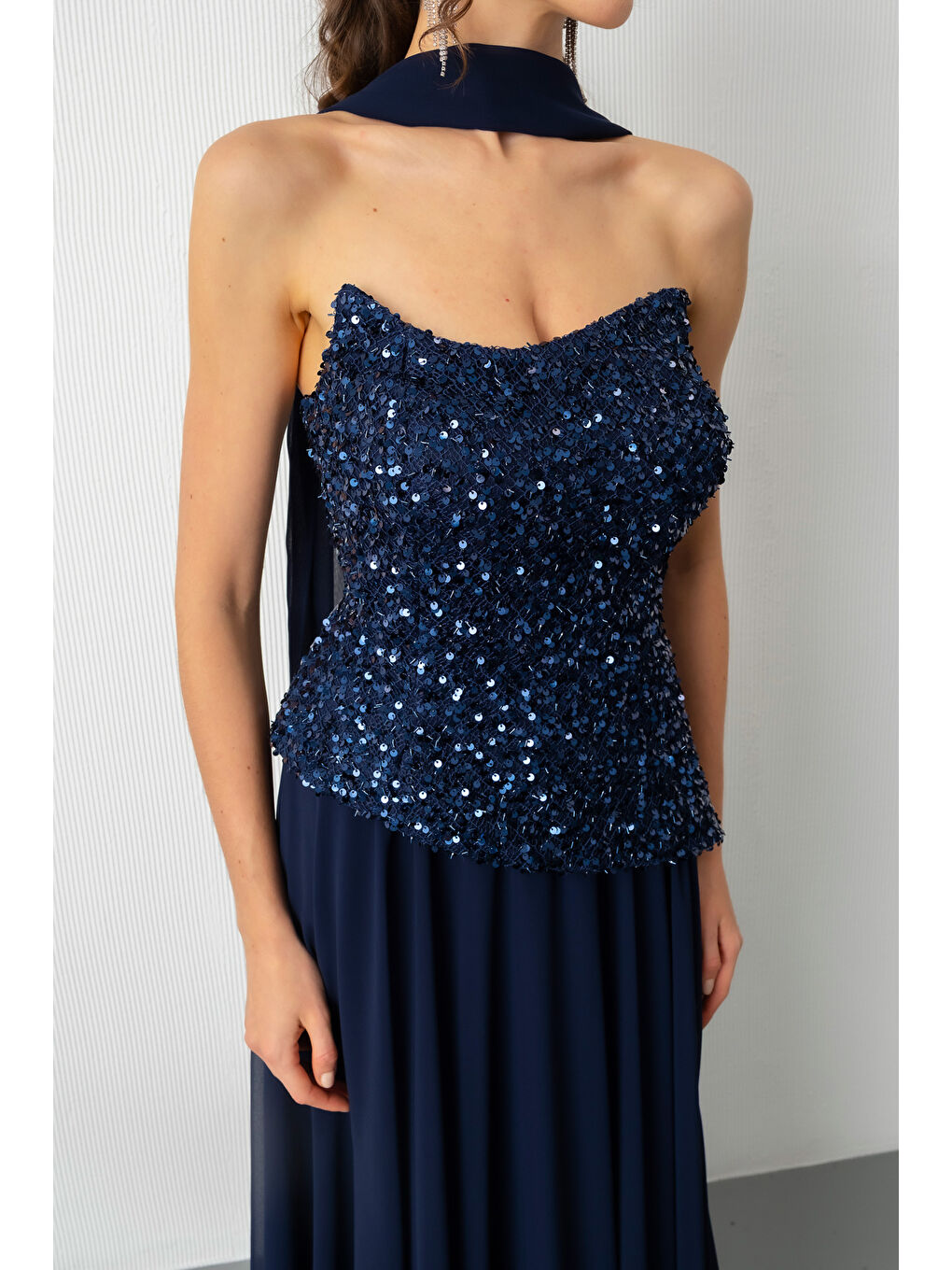 Kadın Lacivert Straplez Pul Payet Piliseli Uzun Abiye Elbise-4