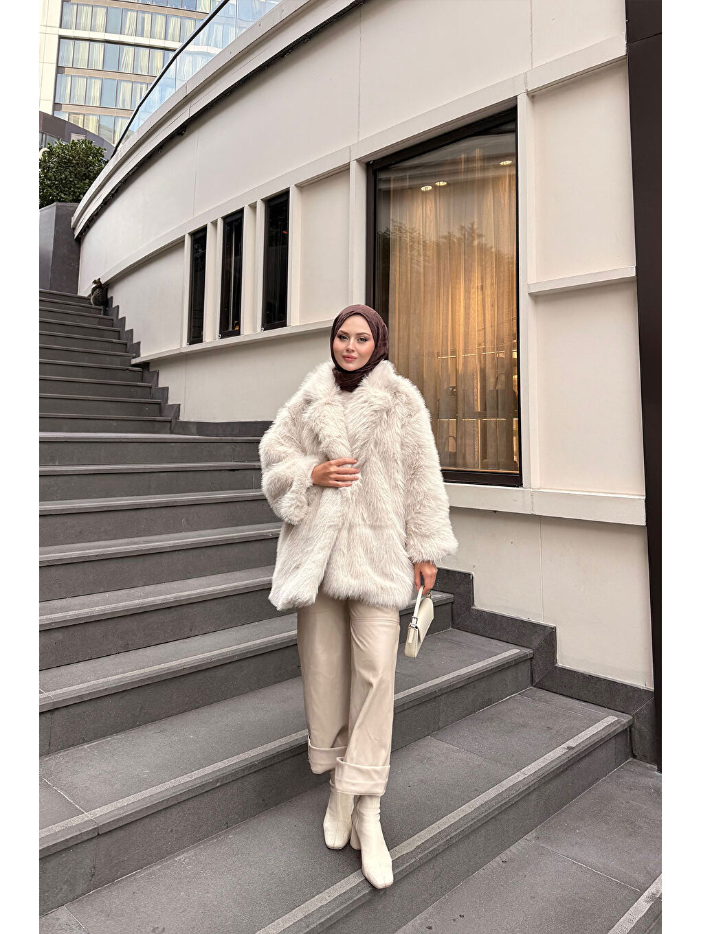 Bej Kadın Kemer Detaylı Kürk Kaban Taş-1