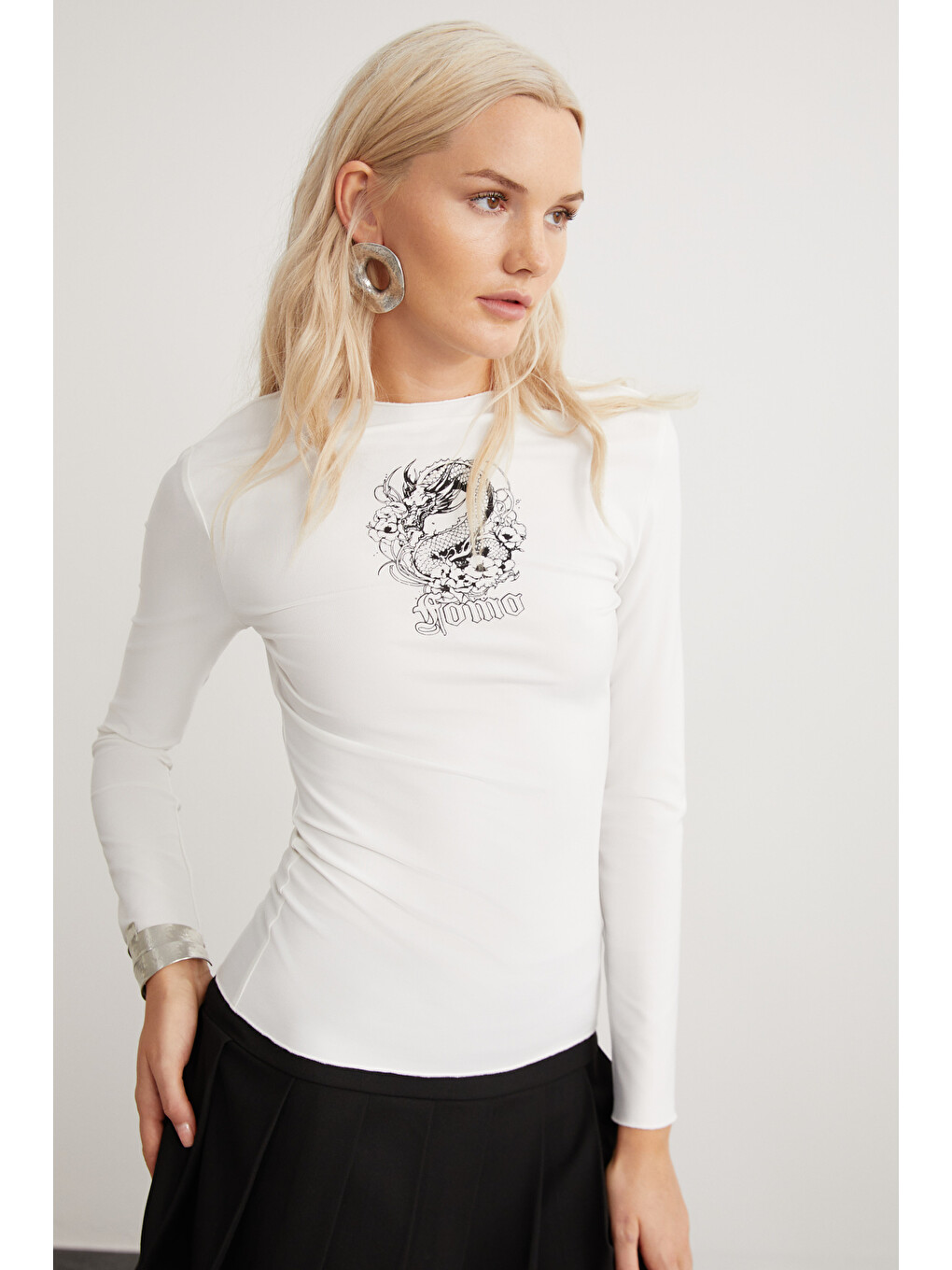 Zowı Kadın Baskı Detaylı Slim Fit Dar Kalıp Uzun Kollu Bisiklet Yaka Beyaz T-shirt-3