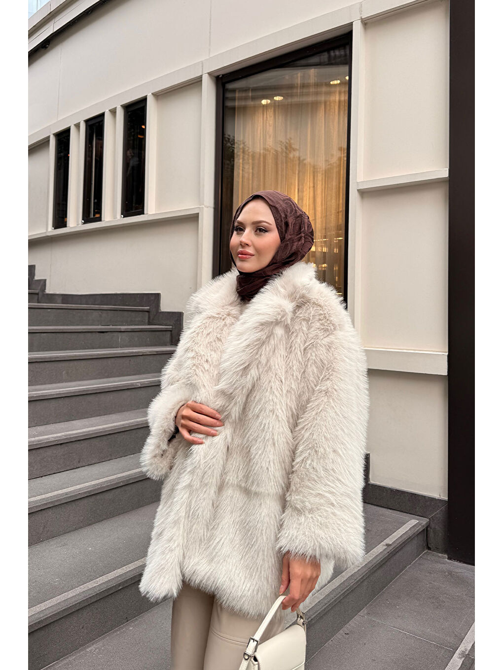 Bej Kadın Kemer Detaylı Kürk Kaban Taş-3