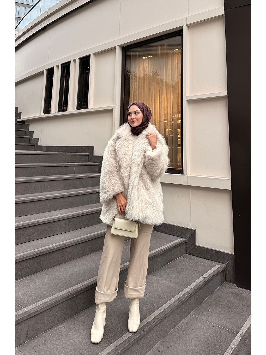 Bej Kadın Kemer Detaylı Kürk Kaban Taş-4