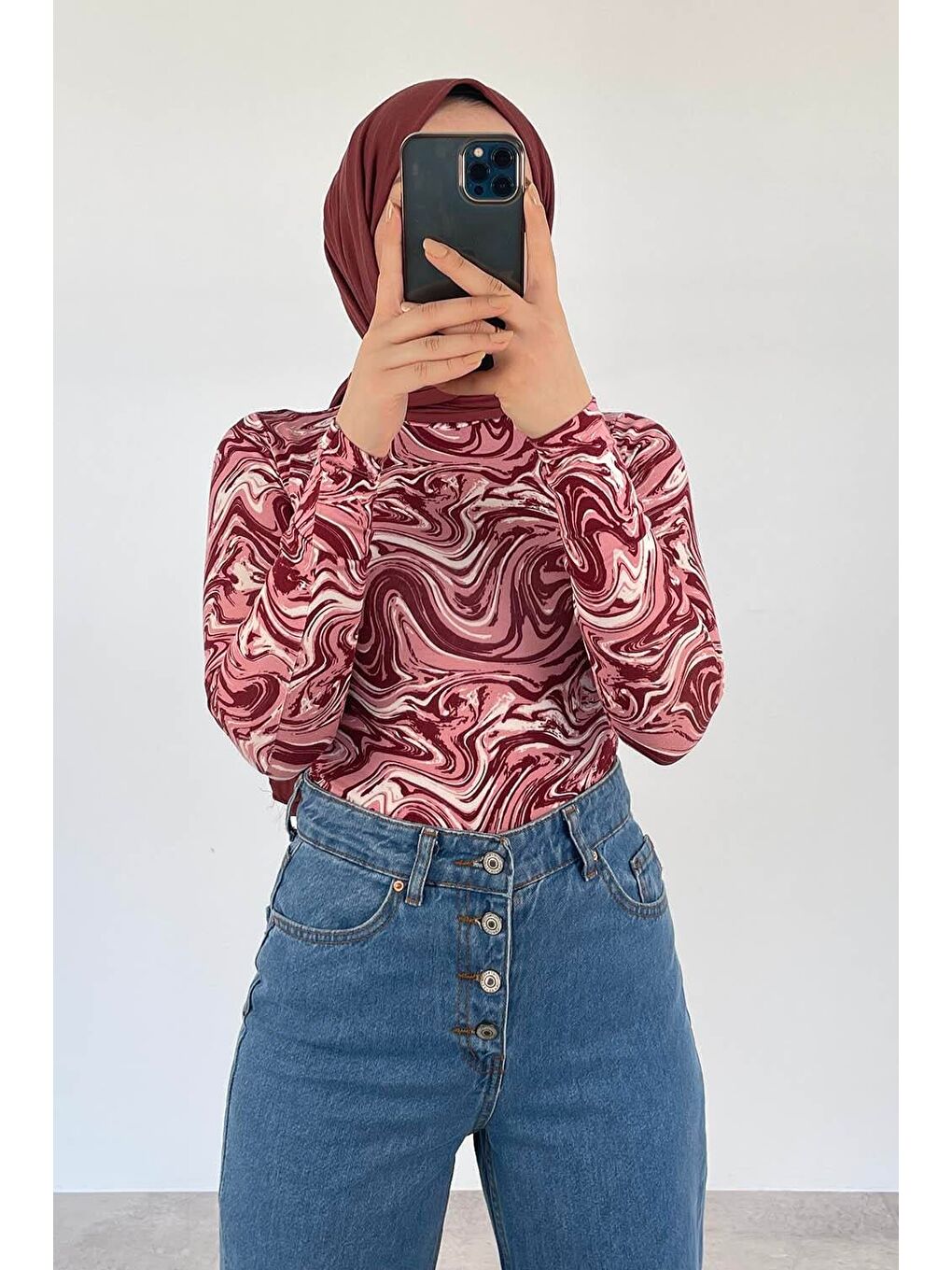 Kırmızı Yarım Balıkçı Yaka Ebru Desenli Body Vişne