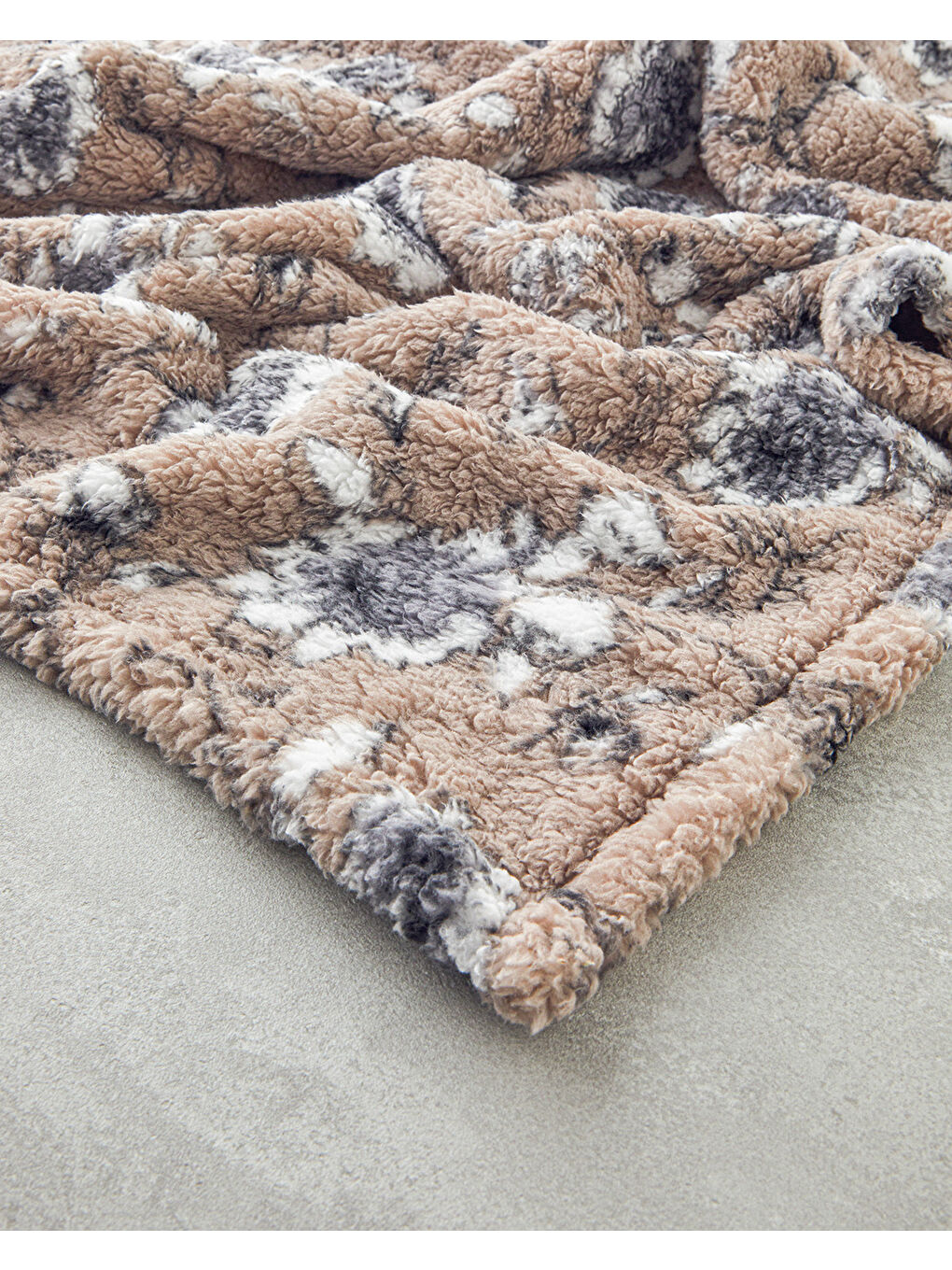 Bej Gardenia Glow Baskılı Sherpa Battaniye Vizon-1