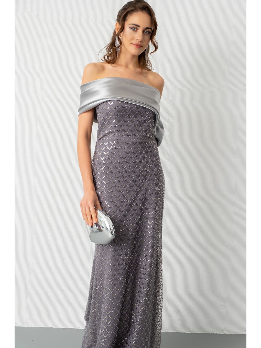 Kadın Gri Yaka Detay Boncuklu Uzun Abiye Elbise-1