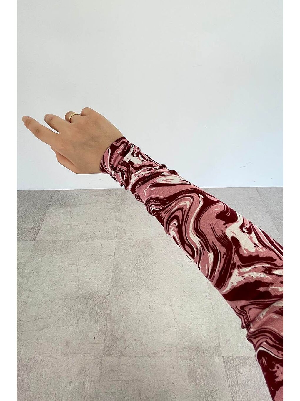 Kırmızı Yarım Balıkçı Yaka Ebru Desenli Body Vişne-3