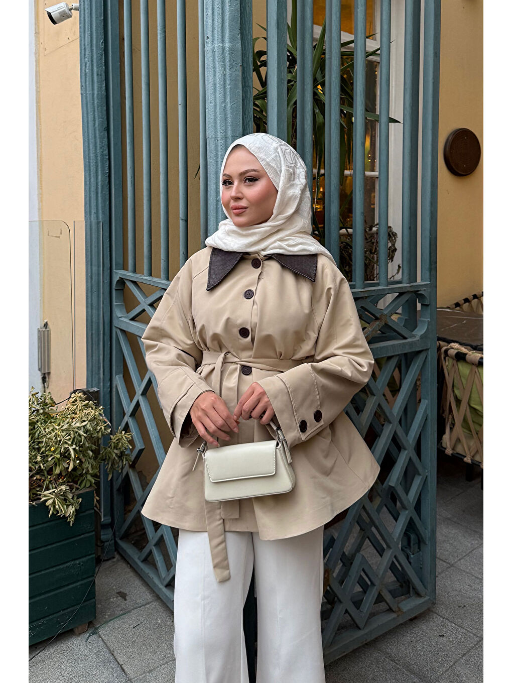 Bej Kadın Yakası Deri Trenç Vizon