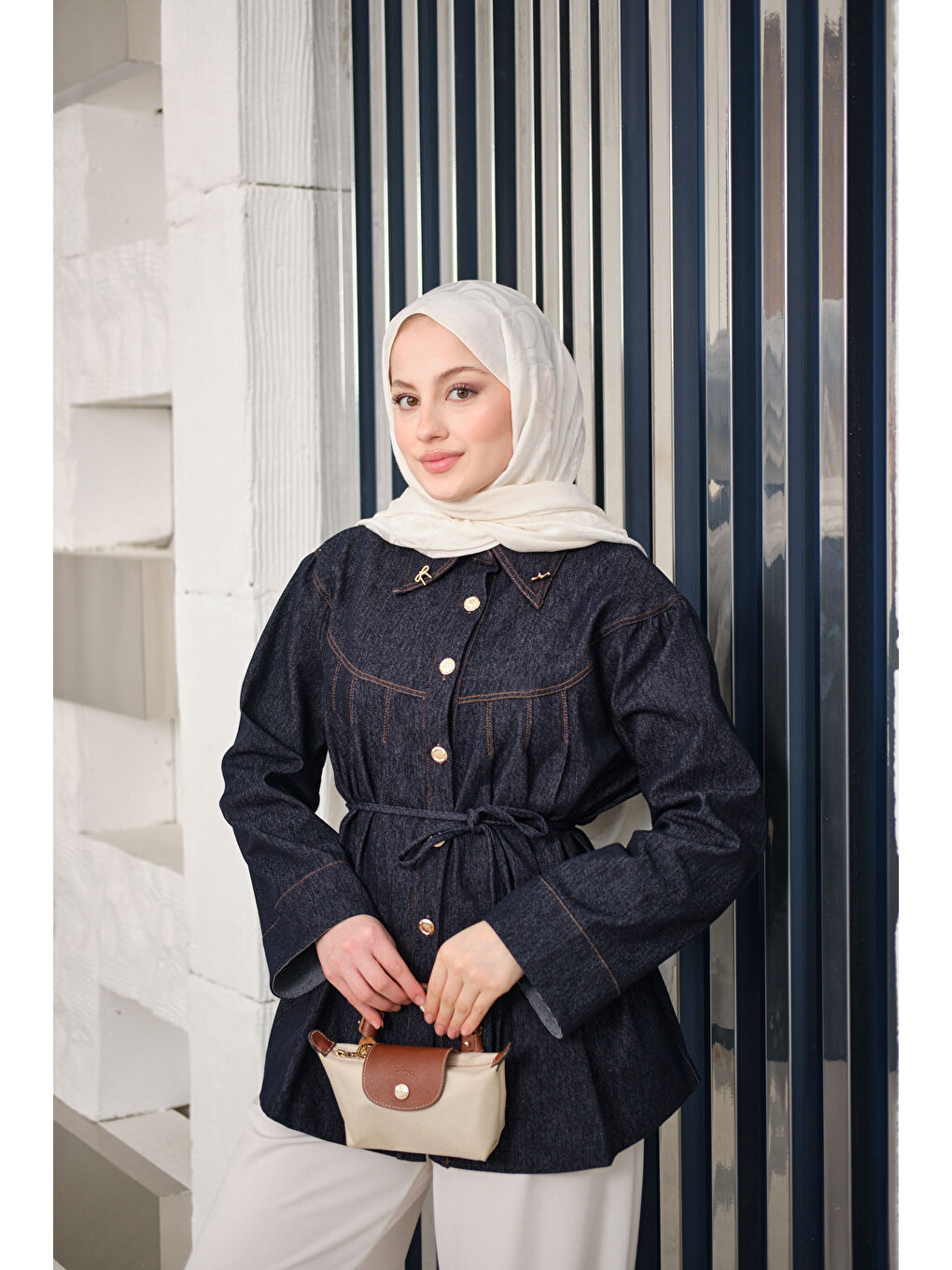 Kadın Ön Pileli Gold Düğme Detay Gömlek Lacivert-3