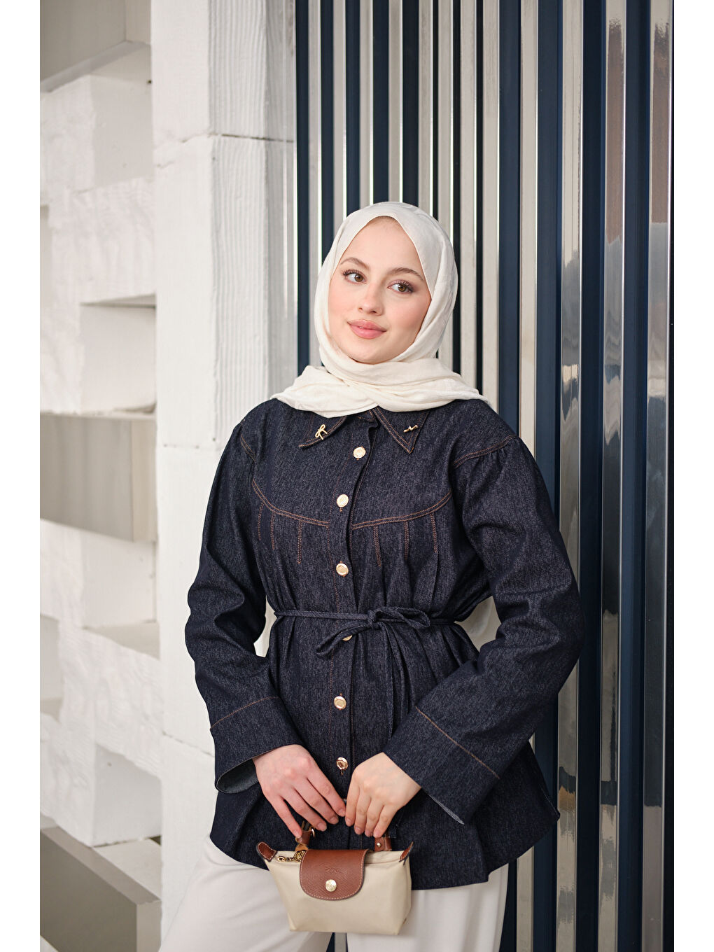 Kadın Ön Pileli Gold Düğme Detay Gömlek Lacivert-4
