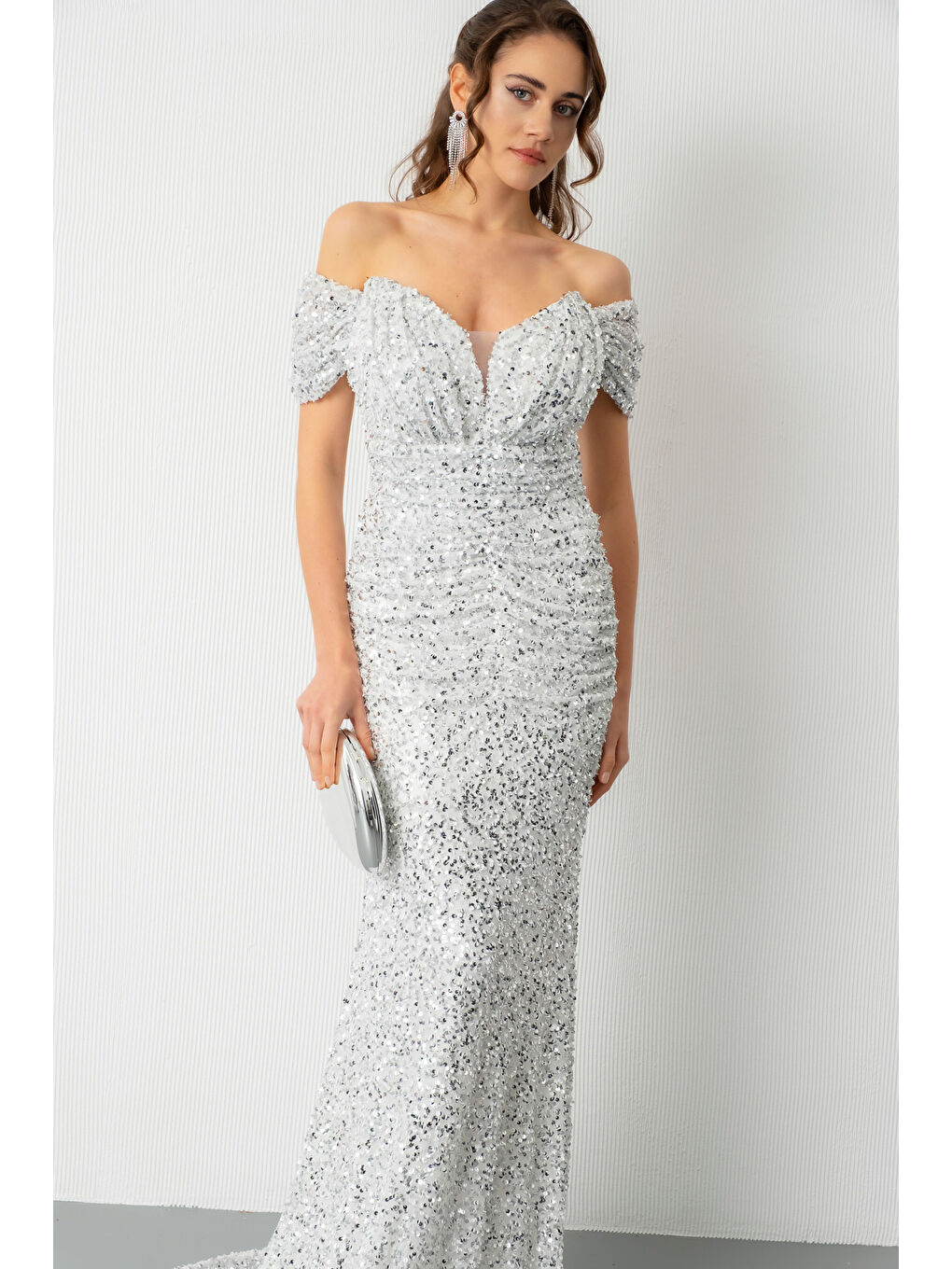 Gri Kadın Gümüş Kayık Yaka Kısa Kol Payetli Uzun Abiye Elbise-2