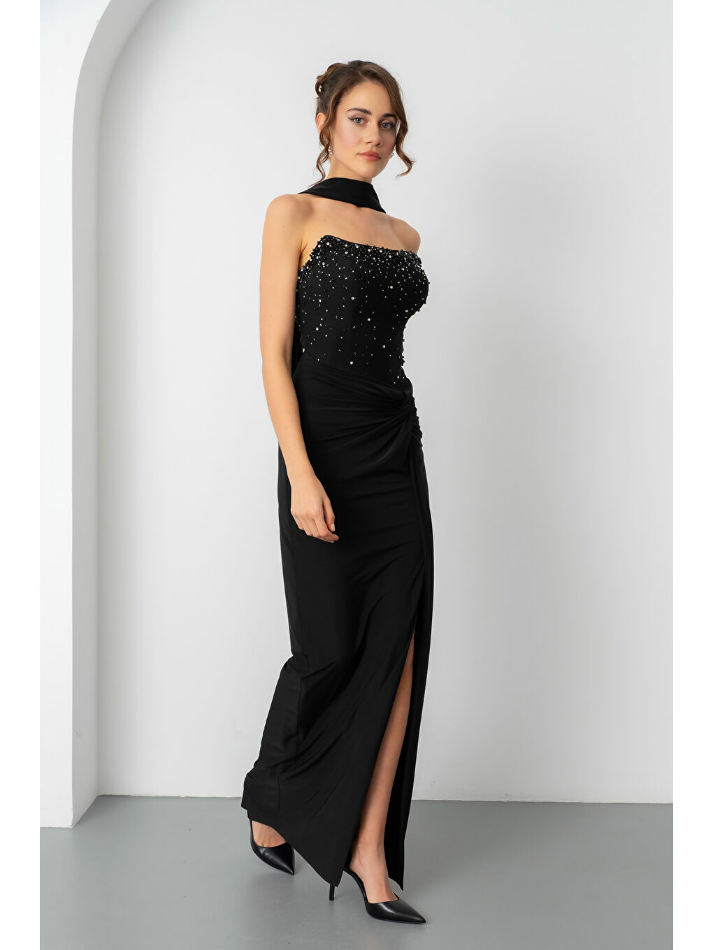 Kadın Siyah Şal Yaka Taşlı Düğüm Detay Uzun Abiye Elbise-1